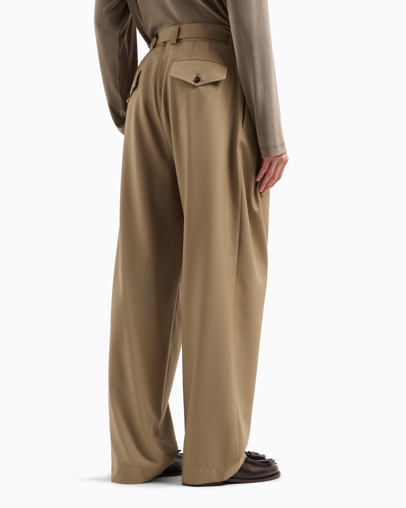Pantalones con cinturón de tela de lana fría tropical Diapositiva 2