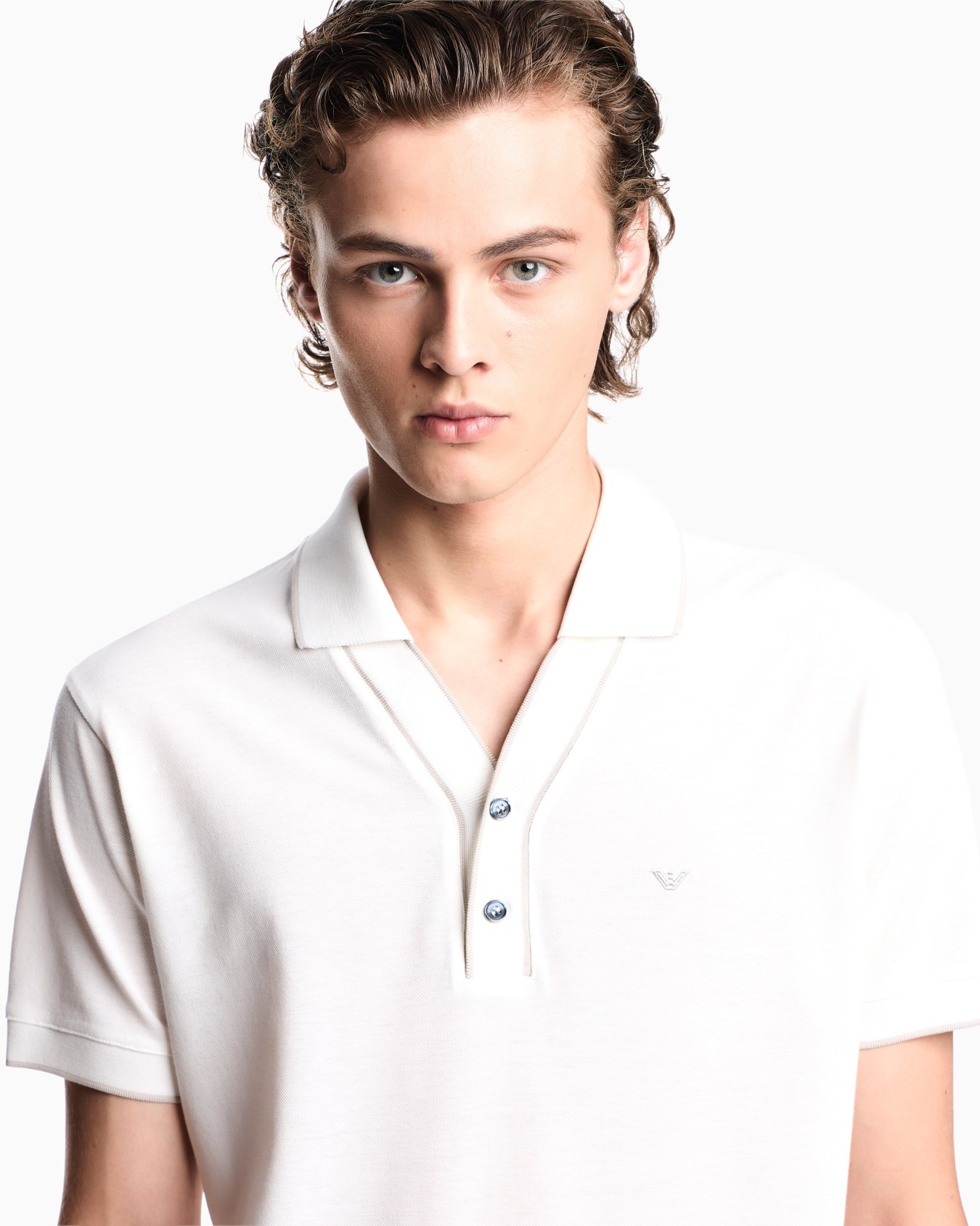 Piqué polo shirt with contrasting edges Slide 4