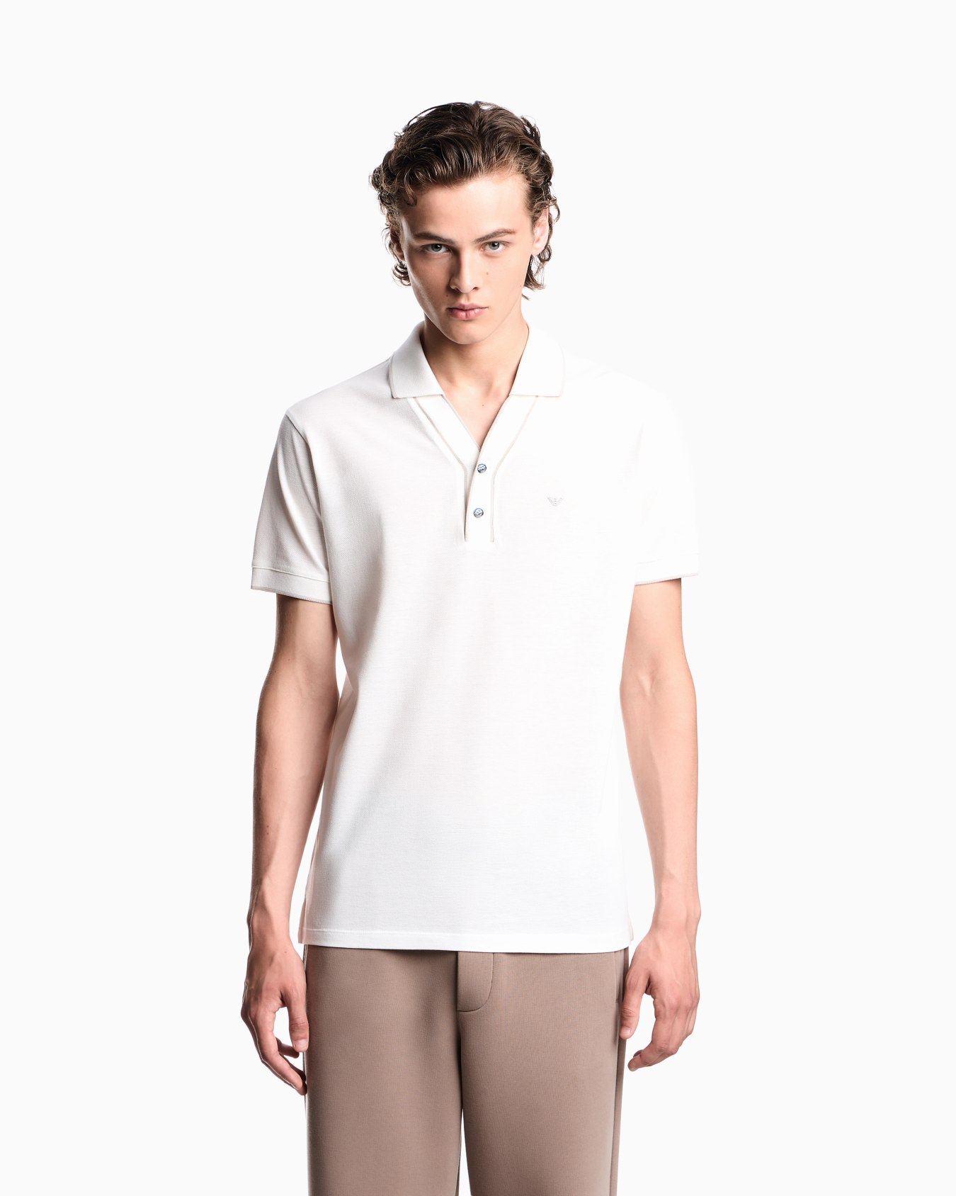 Piqué polo shirt with contrasting edges Slide 3