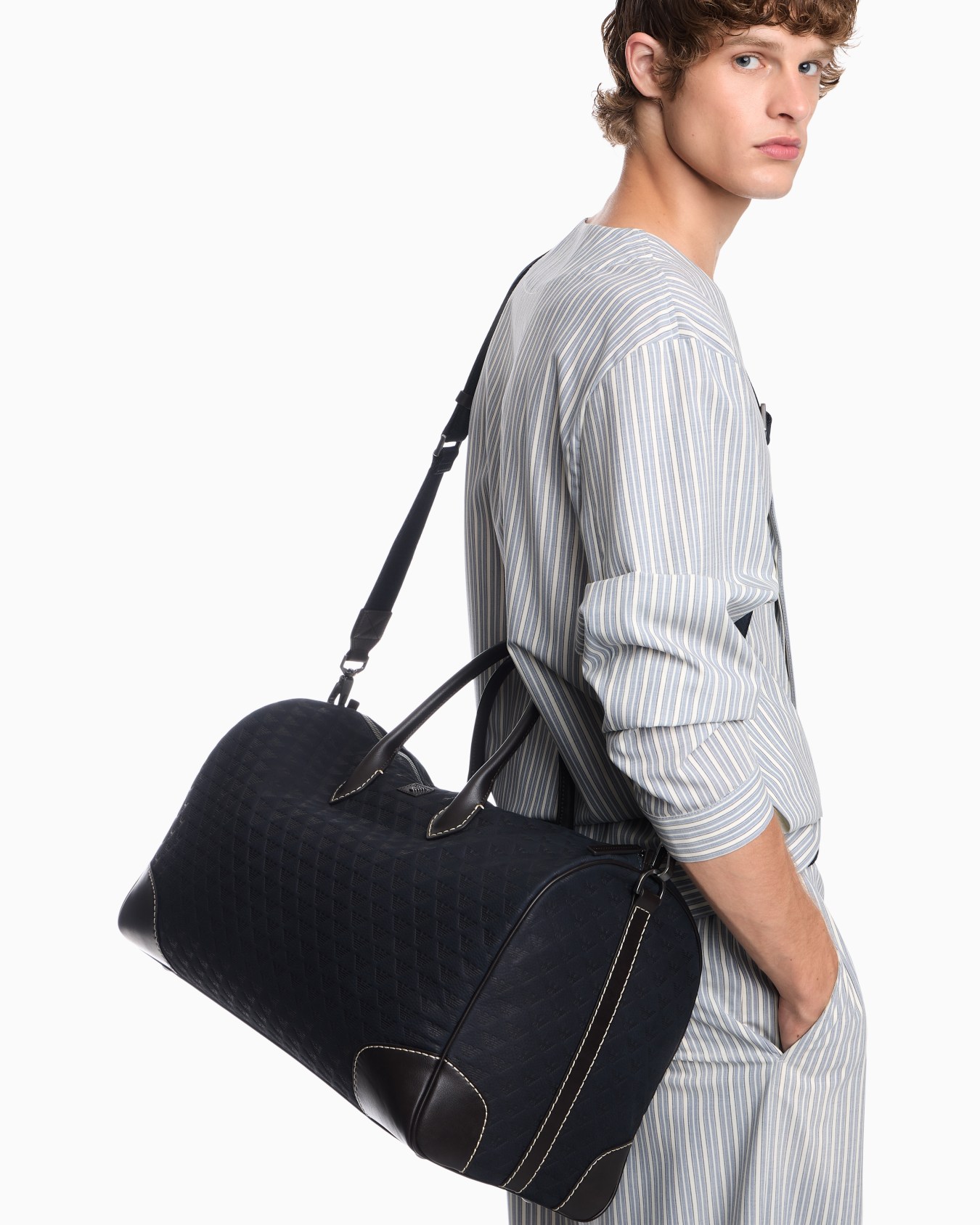 Duffle bag with a geometric pattern and leather handles Slide 6