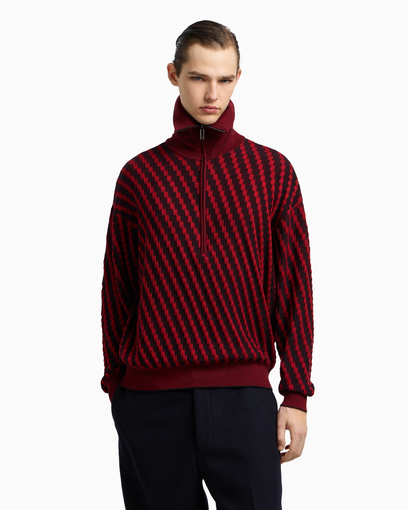 Maglione collo alto con zip parziale in lana vergine jacquard Slide 4