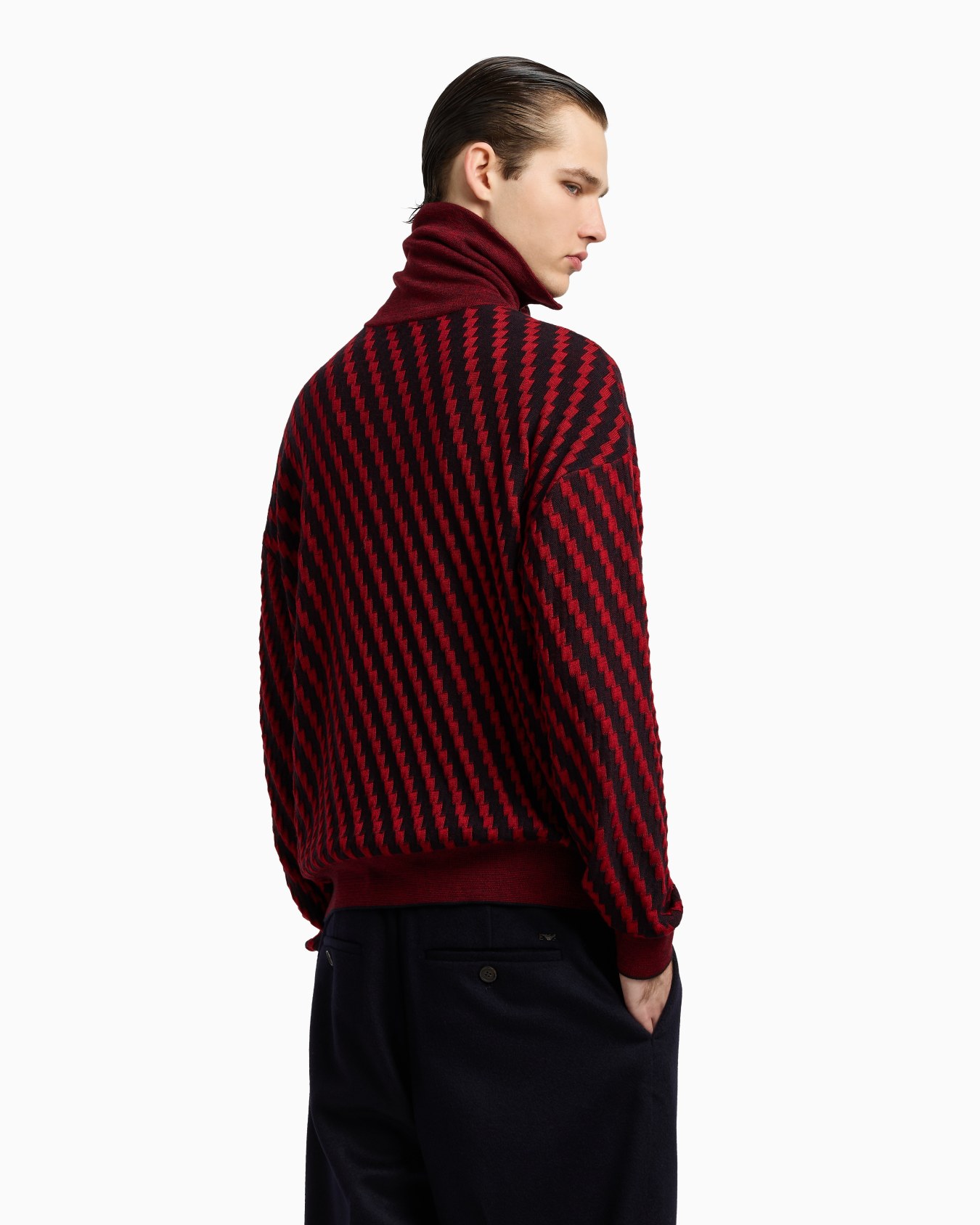 Maglione collo alto con zip parziale in lana vergine jacquard Slide 3