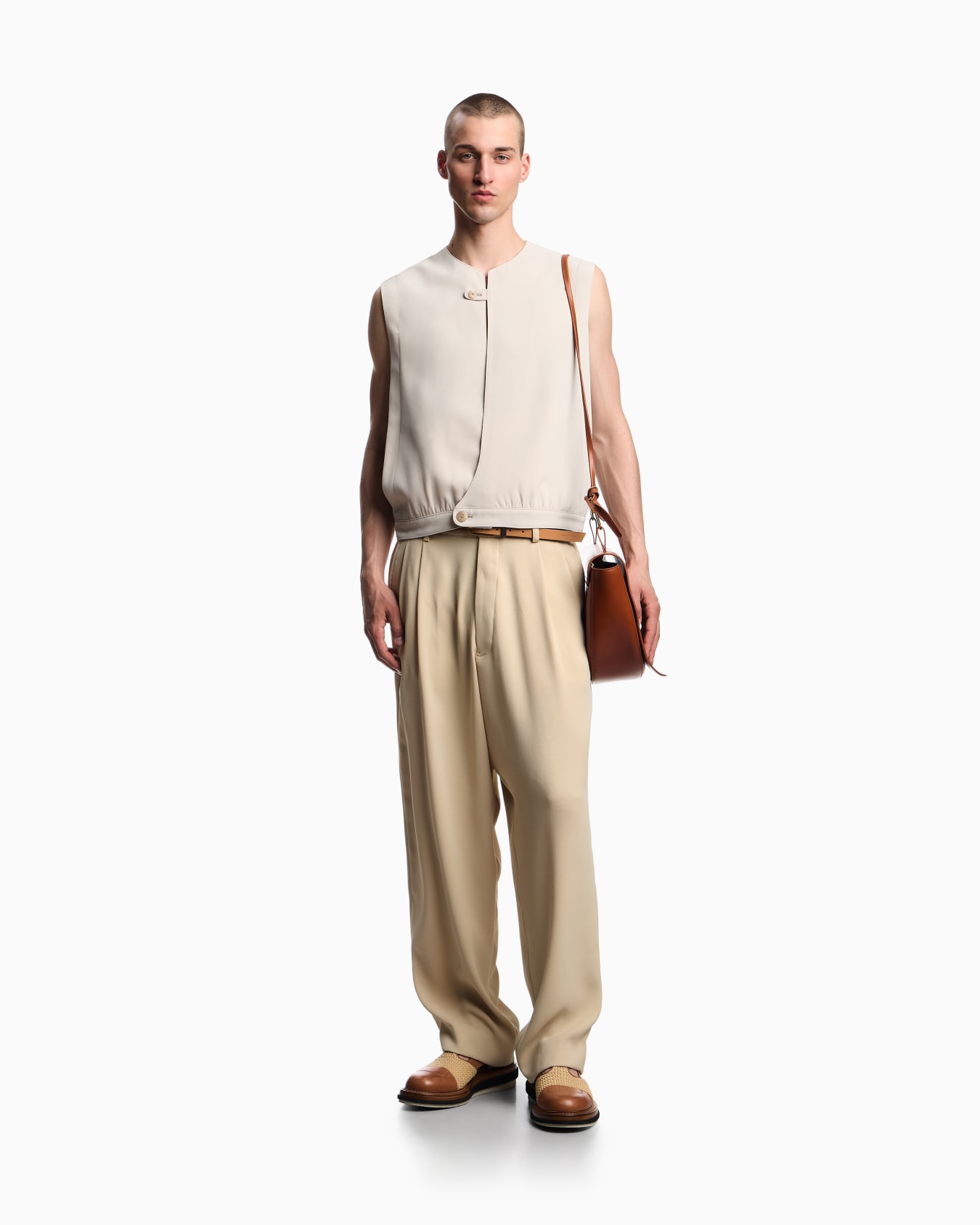 Fluid sandblasted fabric trousers with pleats Slide 1