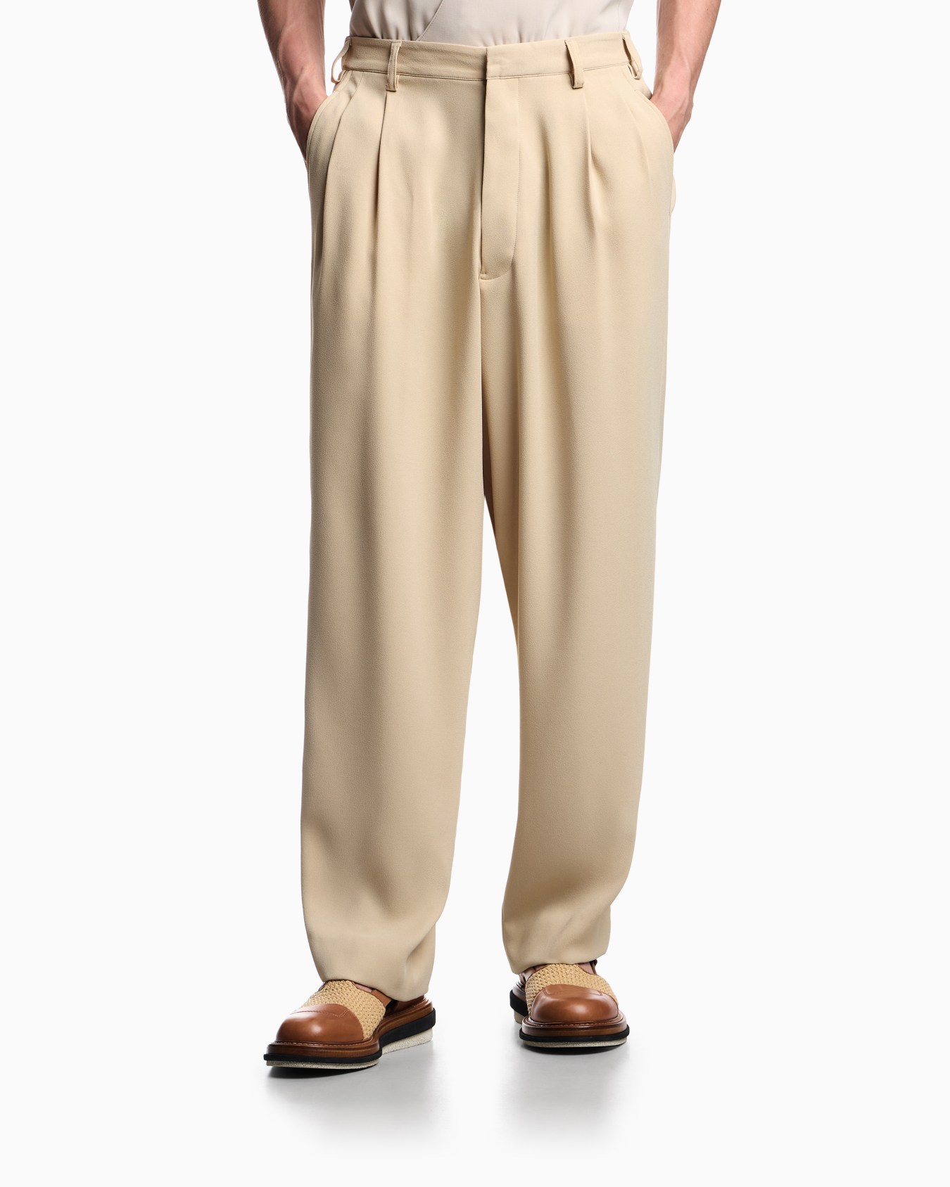 Fluid sandblasted fabric trousers with pleats Slide 3