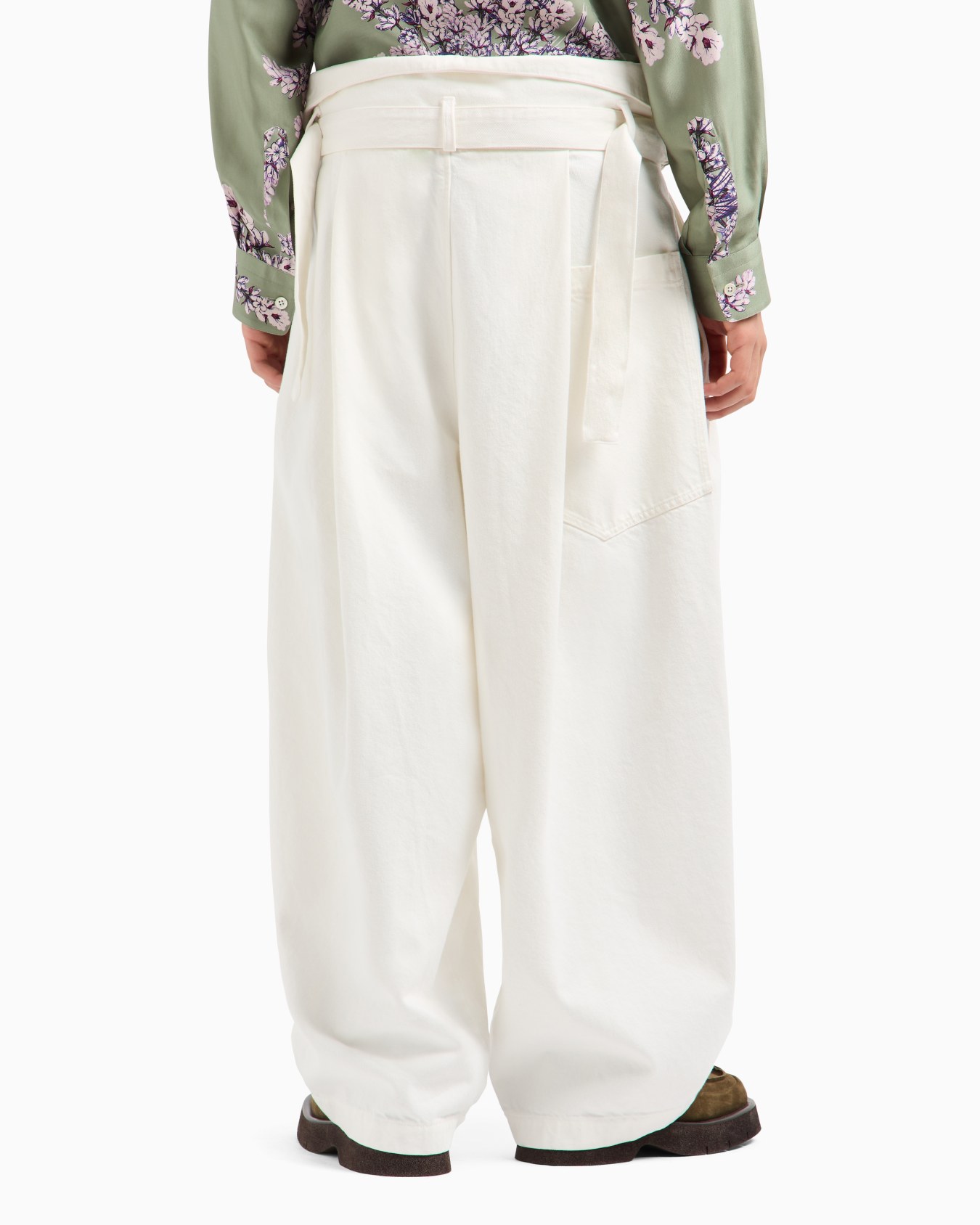 Pantaloni con baschina in canvas effetto destroyed Slide 2