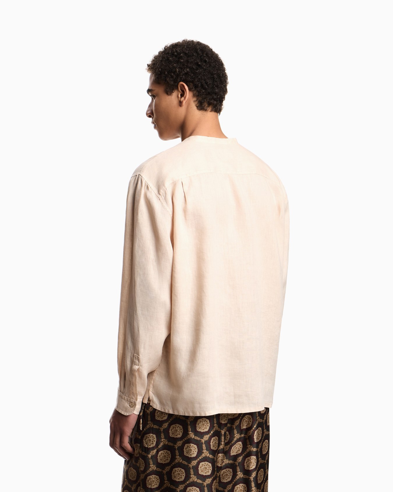 Garment-dyed pure linen shirt Diapositive 2