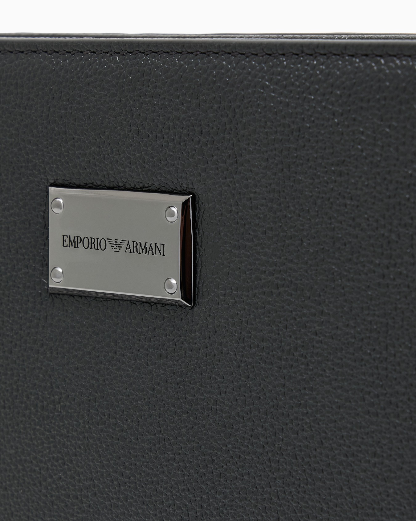 Document holder pouch in tumbled leather Slide 3