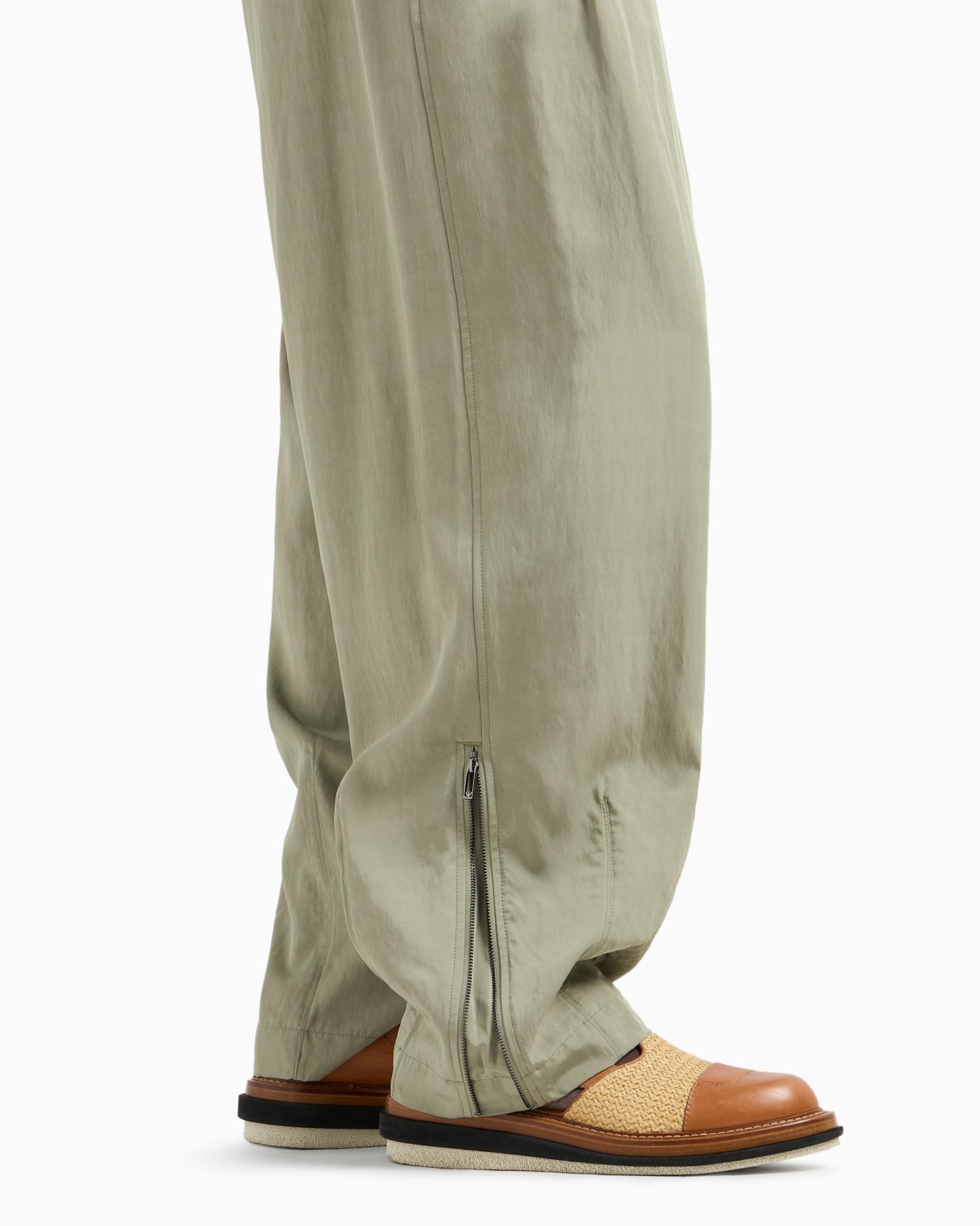 Pantaloni con pinces e cintura in nylon viscosa Slide 4