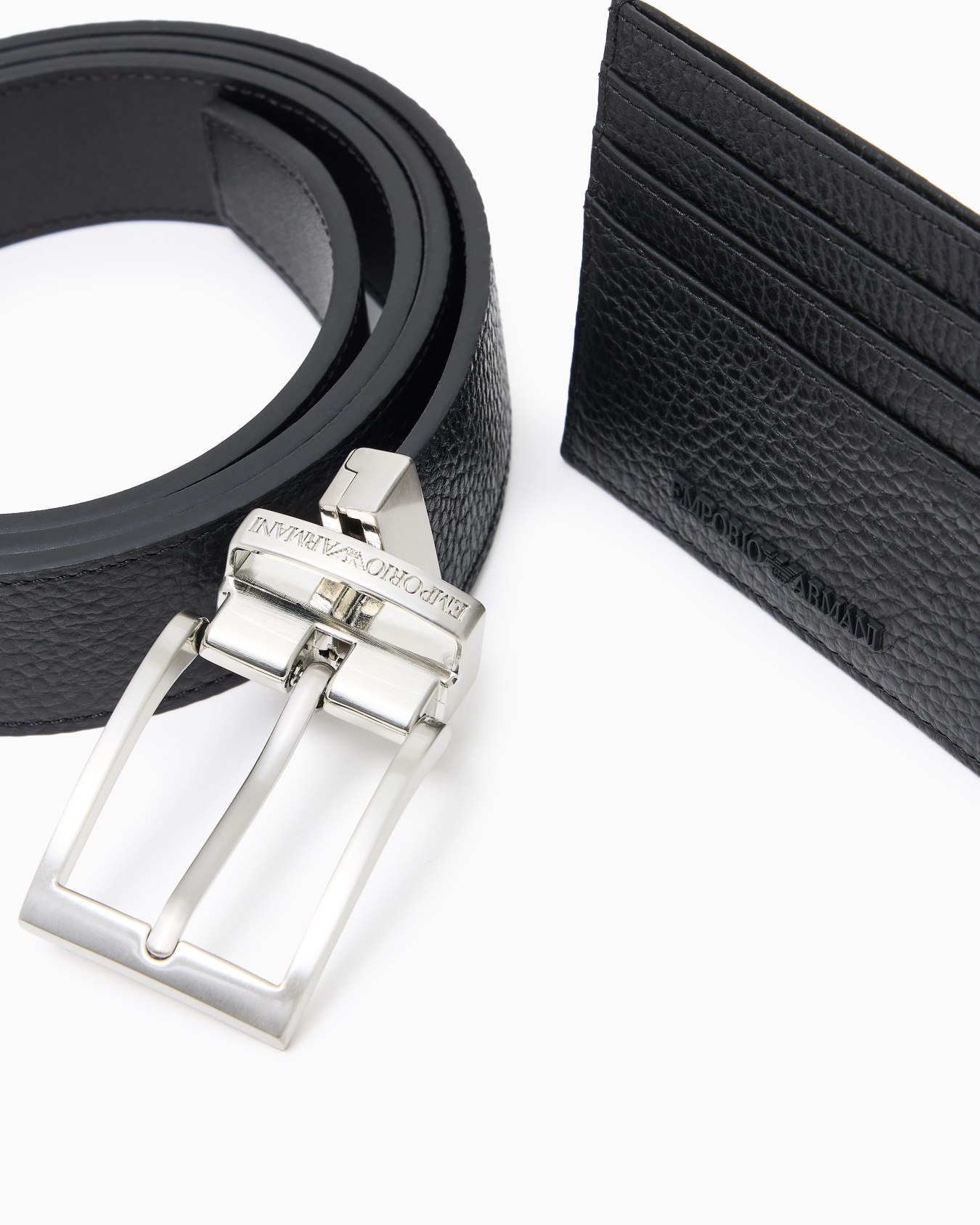 Coffret cadeau avec ceinture et porte-cartes en cuir martelé Diapositive 1