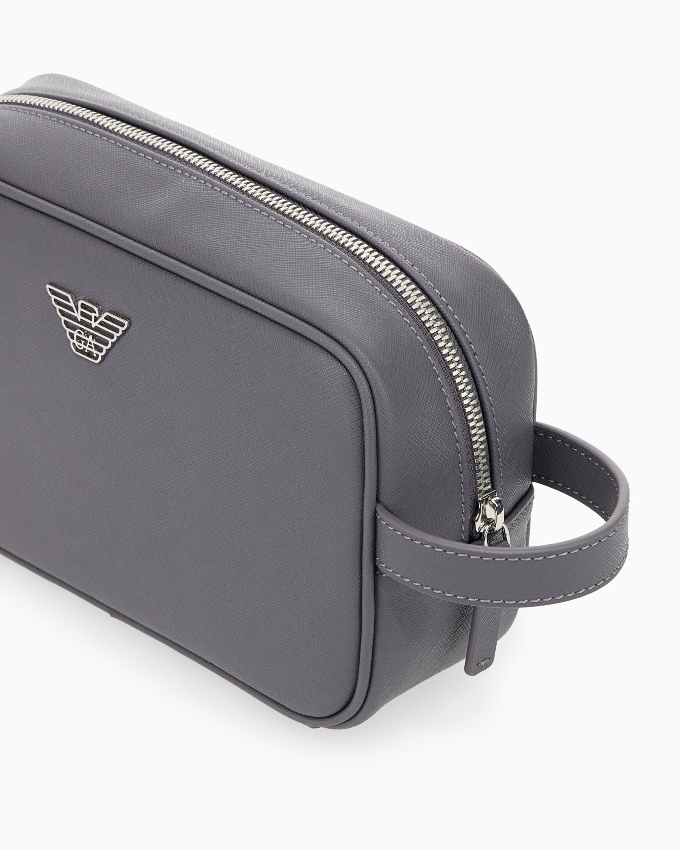 Saffiano beauty case with a side handle and metallic logo 슬라이드 3