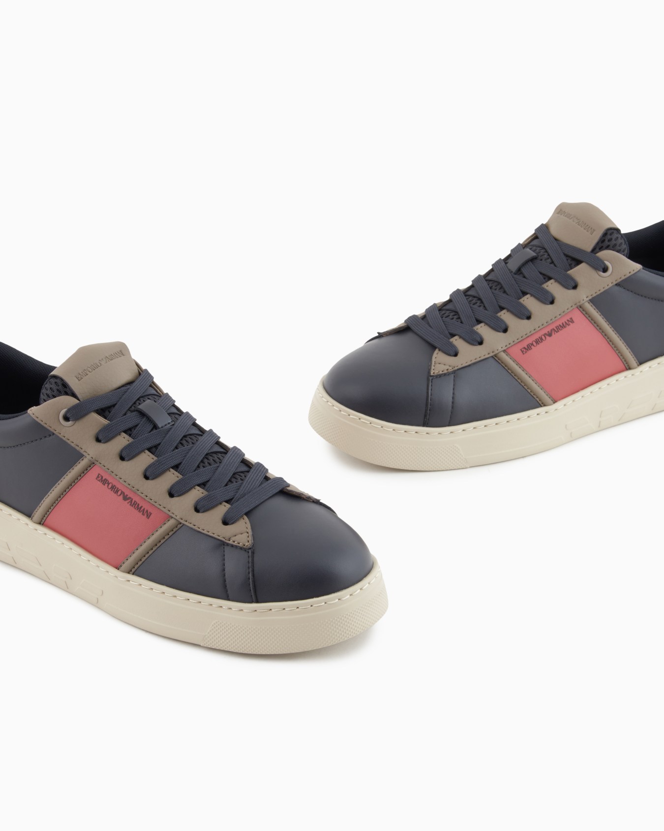 Leather sneakers with contrasting details Slide 4