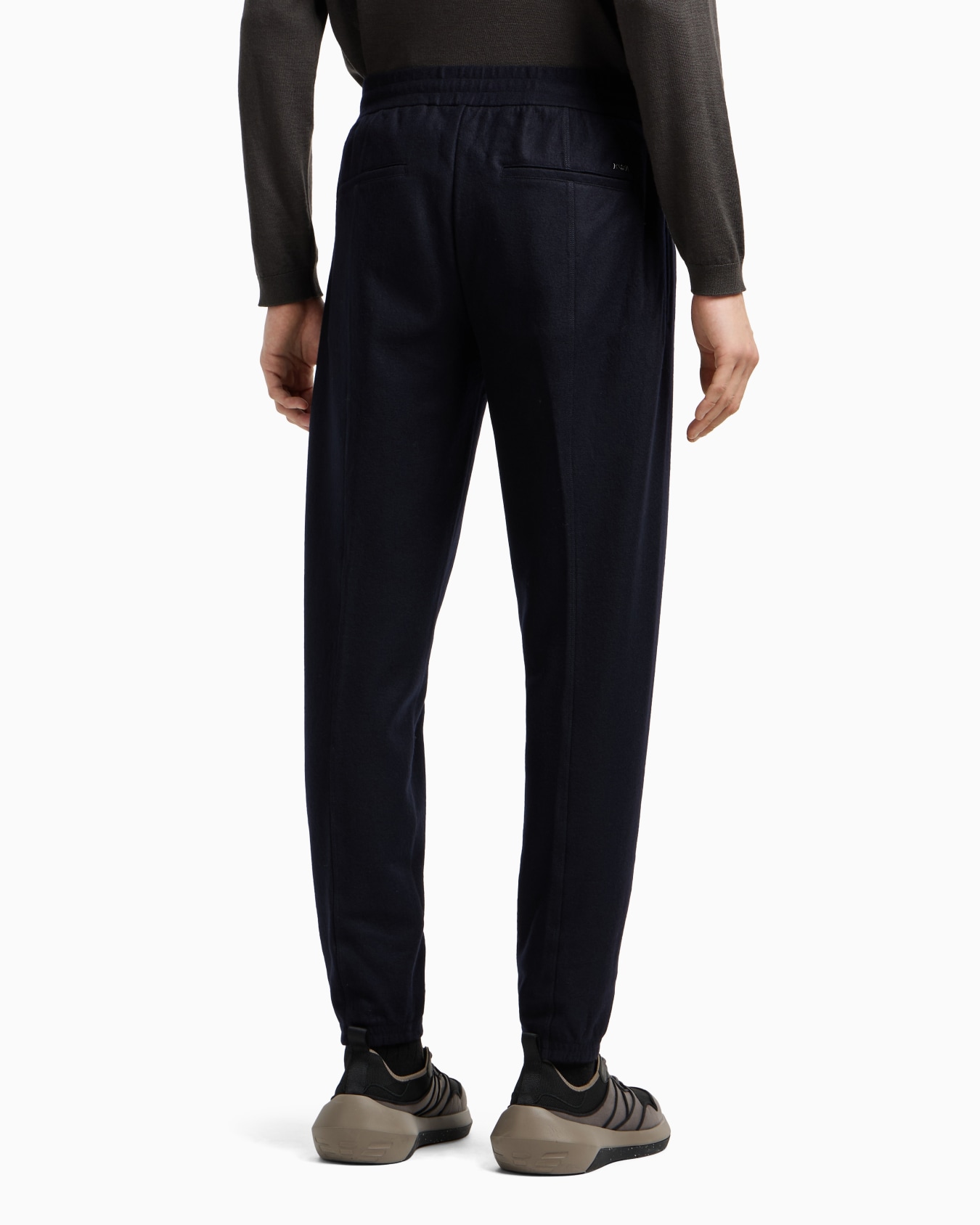 Travel Essential Jogginghose aus Schurwoll-Flanell Folie 3