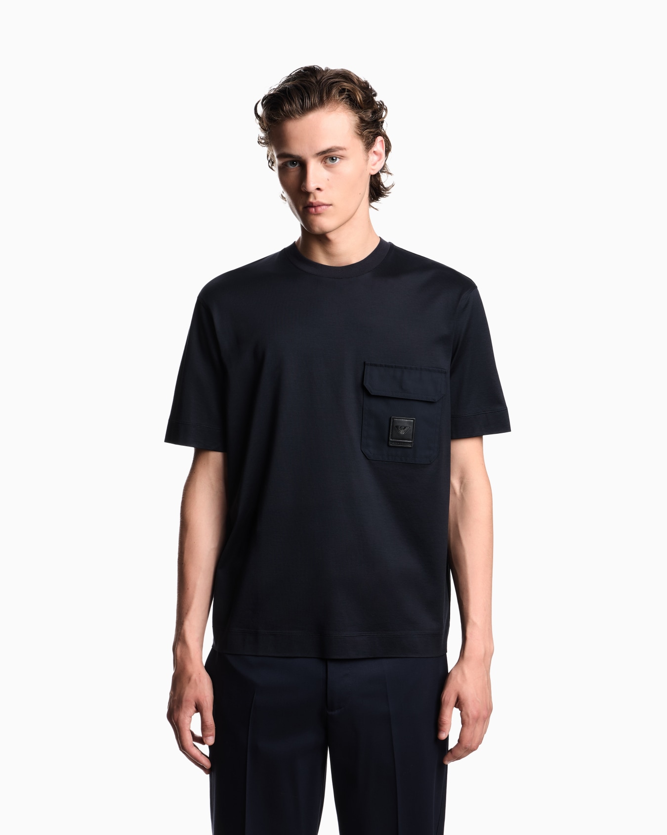Camiseta de punto mezcla de lyocell con bolsillo de nailon y parche con logotipo Diapositiva 3