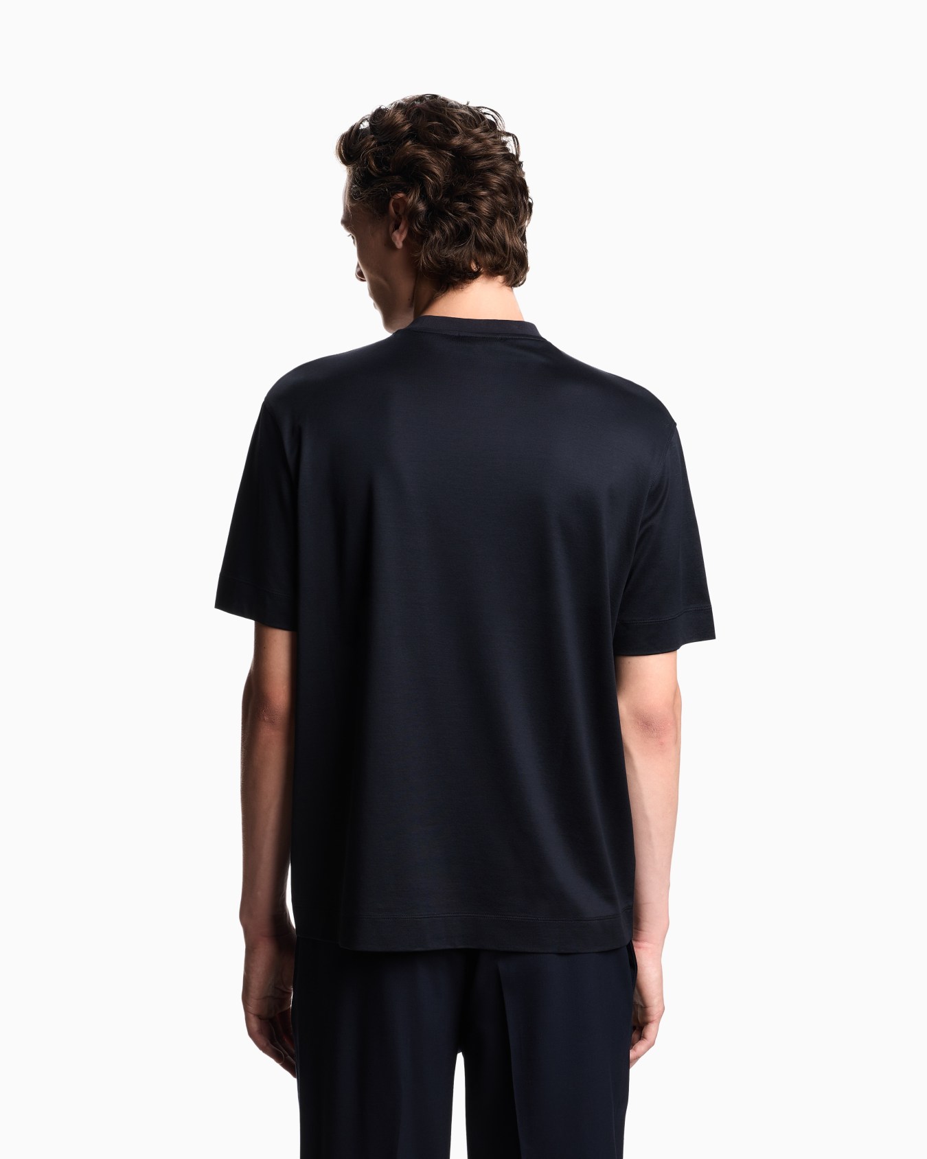 Camiseta de punto mezcla de lyocell con bolsillo de nailon y parche con logotipo Diapositiva 2
