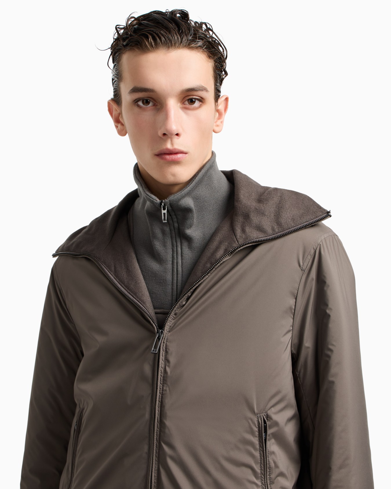 Travel Essentials water-repellent nylon hooded jacket Slide 5