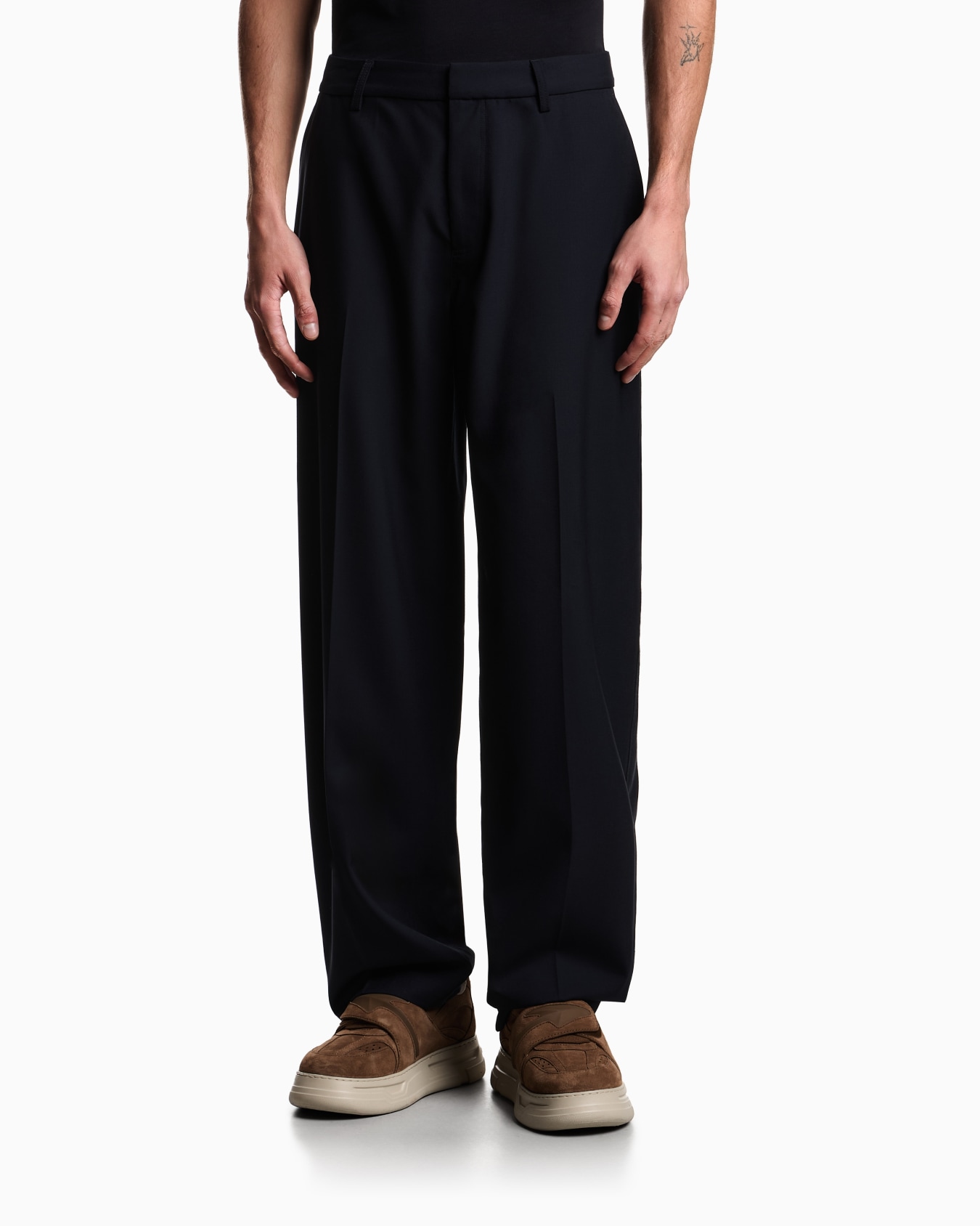 Trousers in fresh virgin wool Slide 3