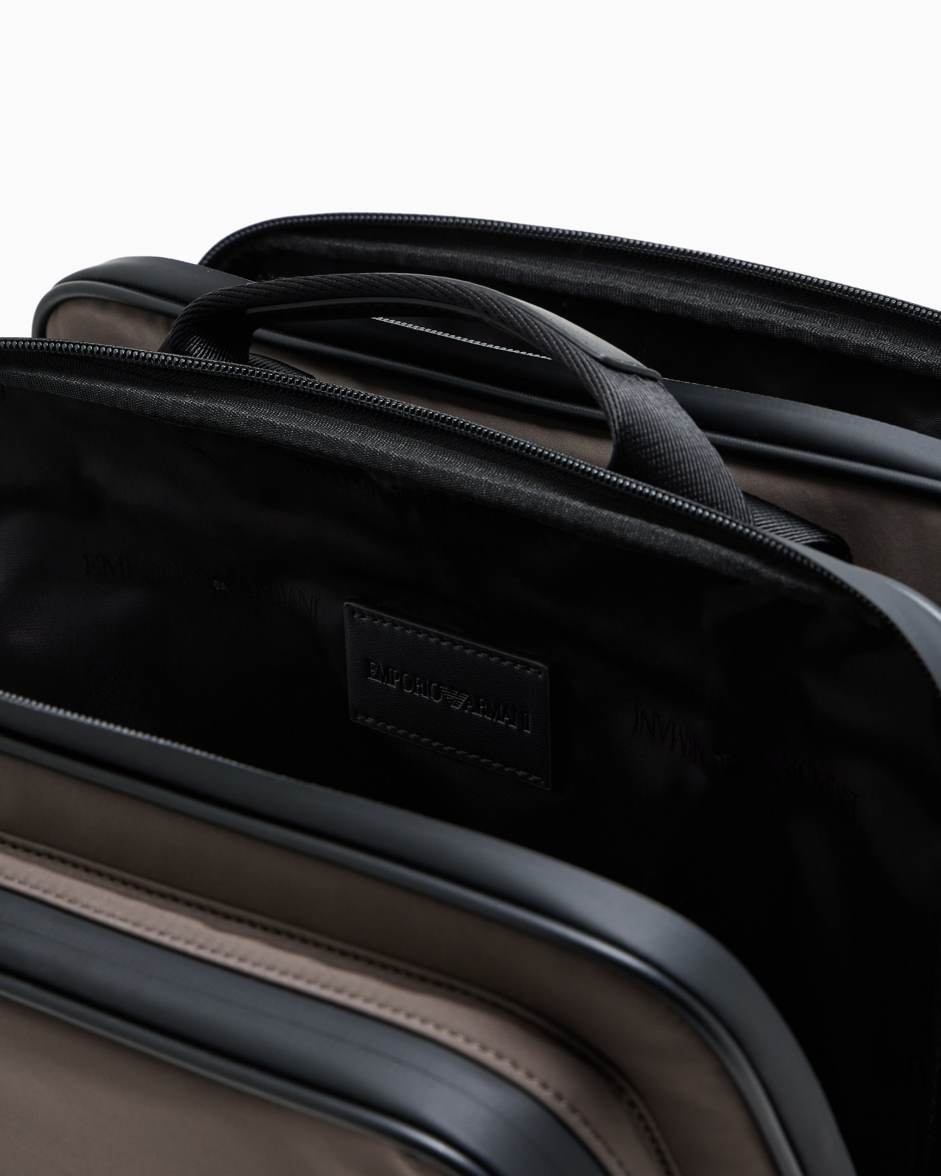 Bodypack Travel Essential aus Nylon Folie 3