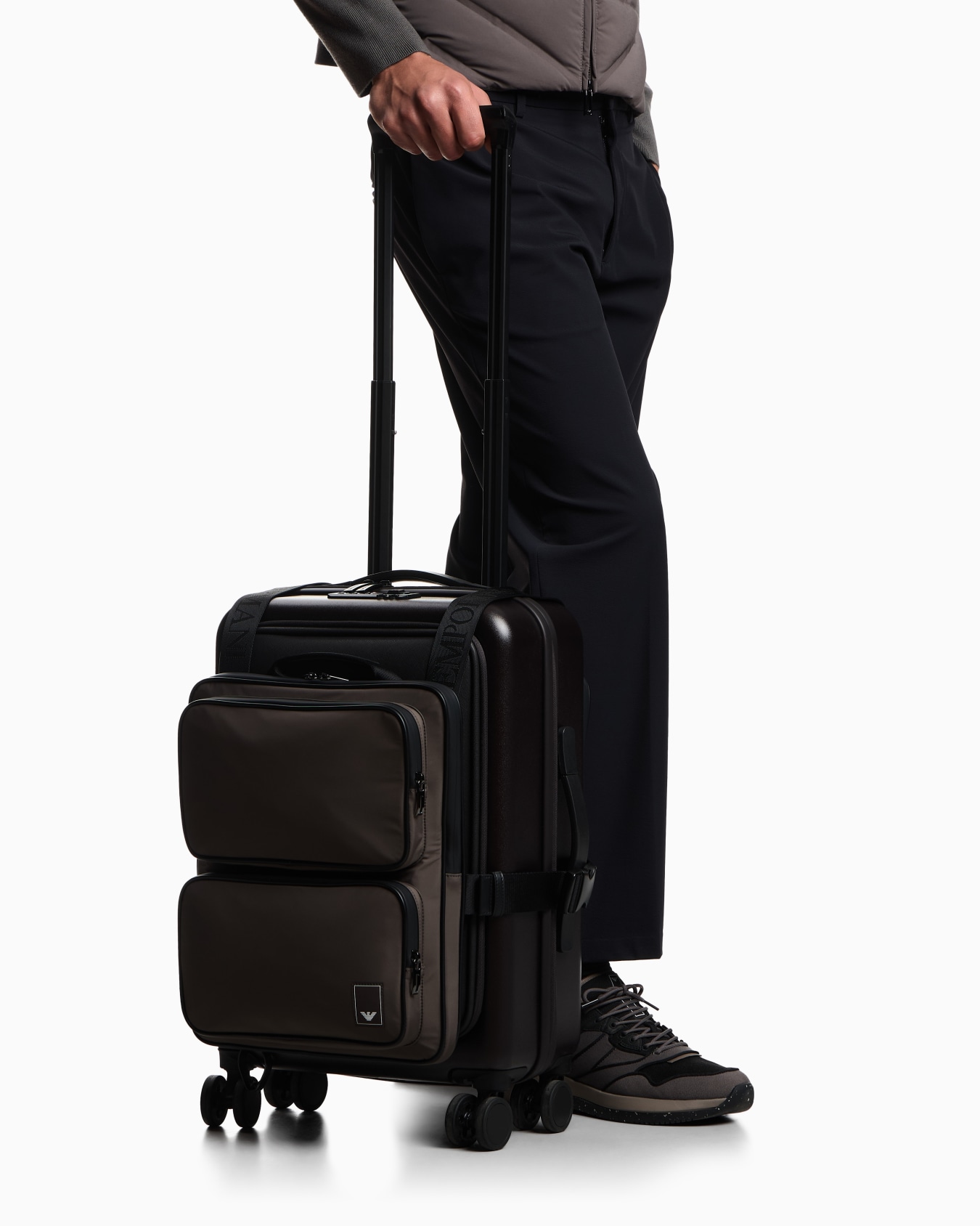 Travel Essentials nylon bodypack Slide 5