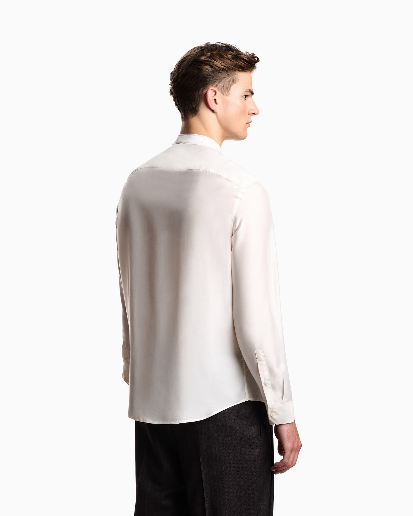 Camisa con cuello de tira en mezcla de modal y seda Diapositiva 2