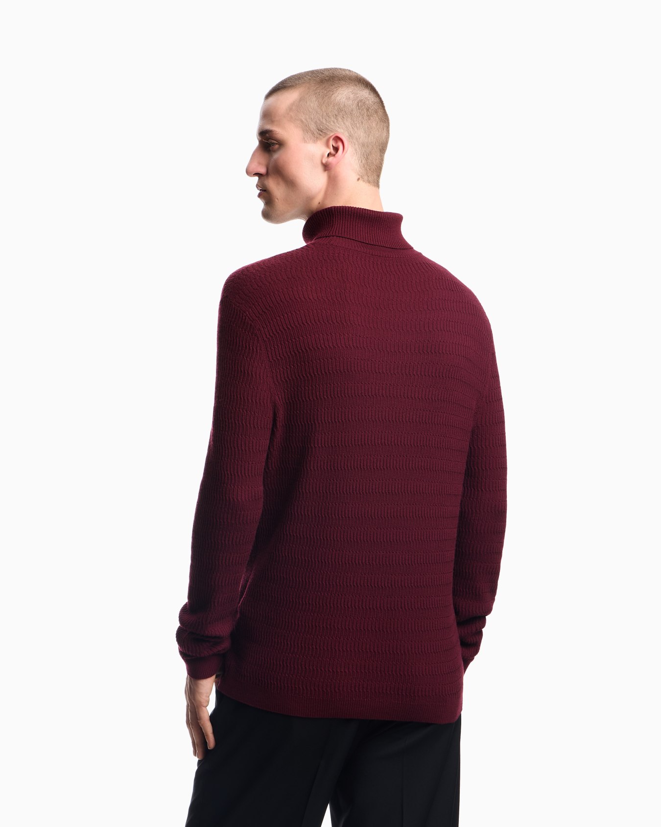 Pull à col roulé en laine vierge point mousse avec torsades Diapositive 2