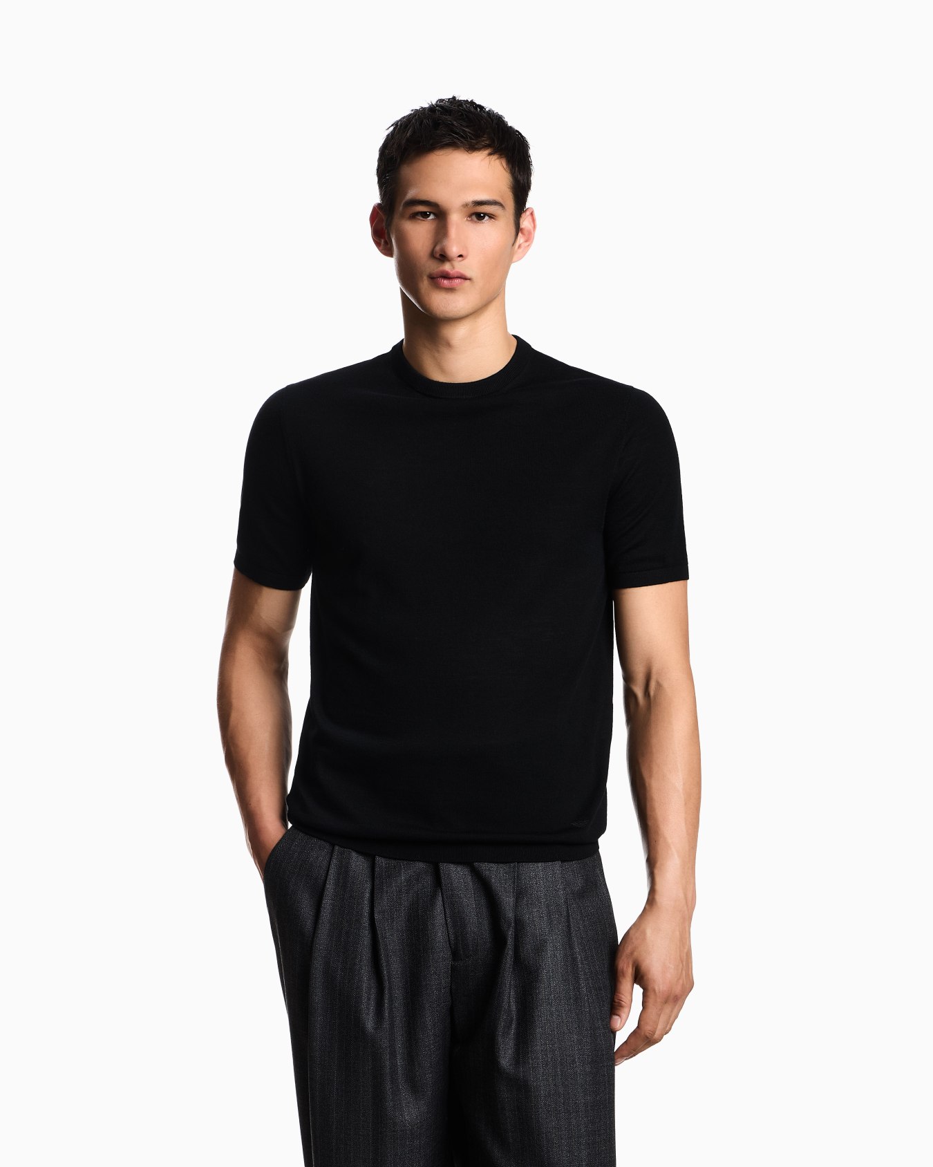 Short-sleeved jumper in a seamless plain-knit virgin wool Slide 3