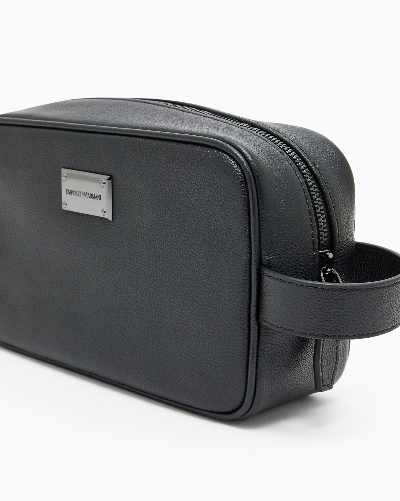 Tumbled leather washbag Slide 3