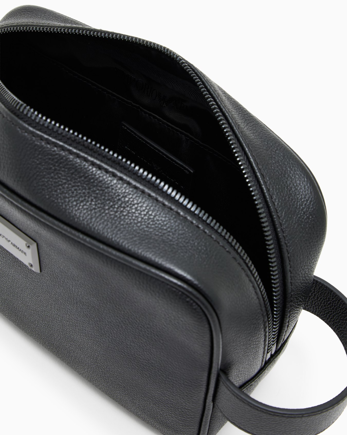 Tumbled leather washbag Slide 2