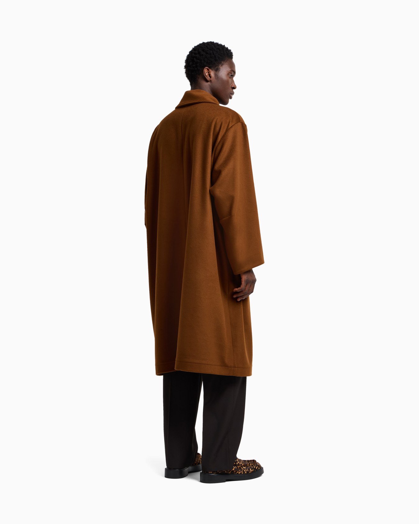Coat in virgin wool with a zibeline finish Slide 3