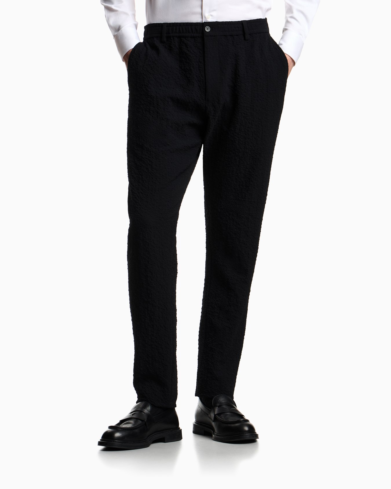 Pleated technical seersucker fabric trousers Slide 3
