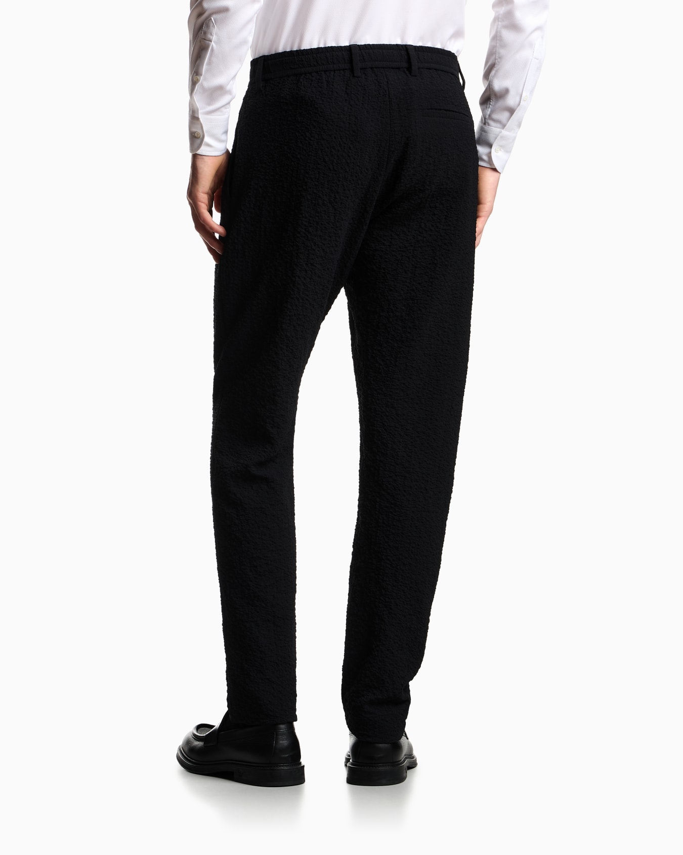 Pleated technical seersucker fabric trousers Slide 2