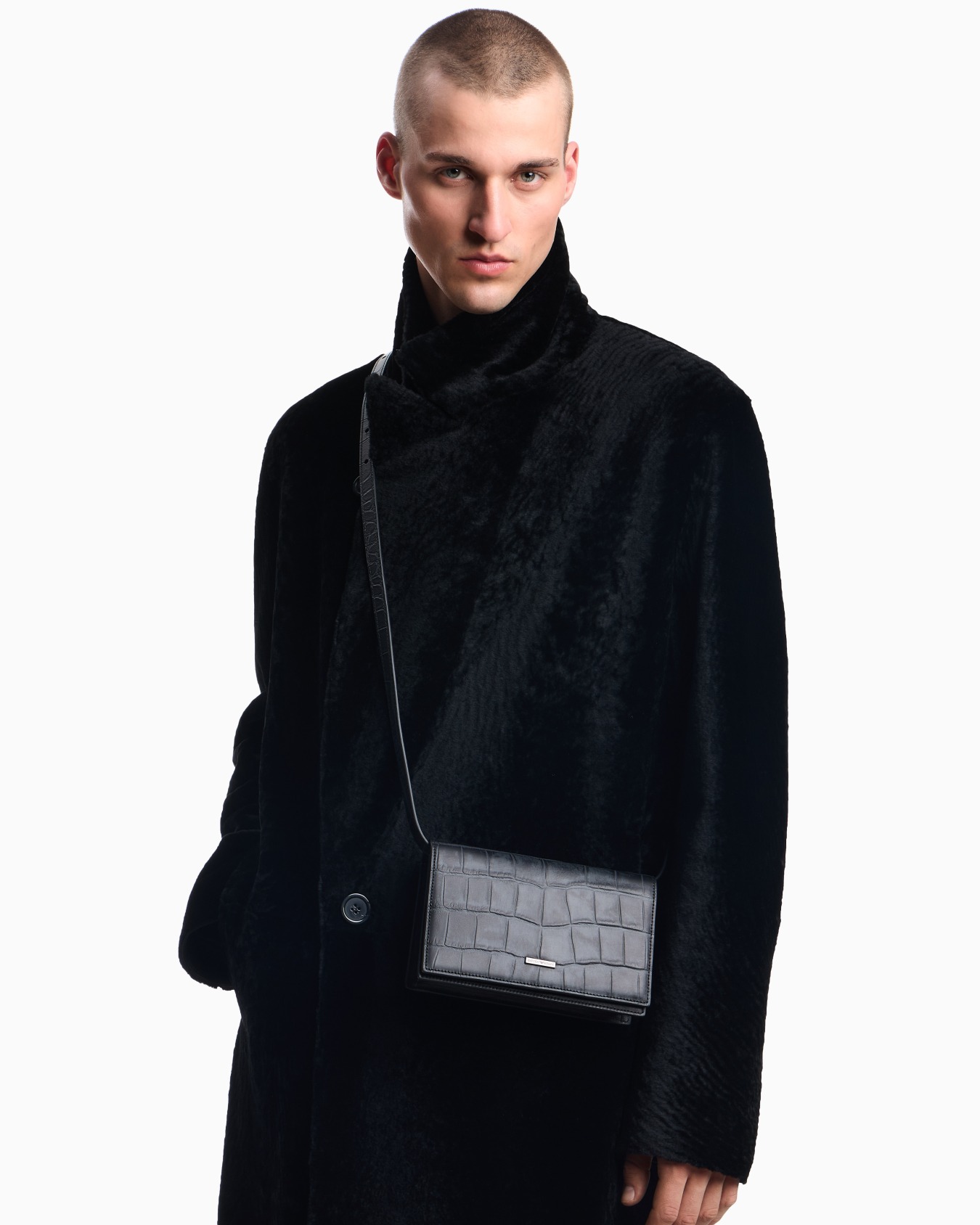 Trousse à accessoires avec bandoulière en cuir imprimé crocodile Diapositive 5