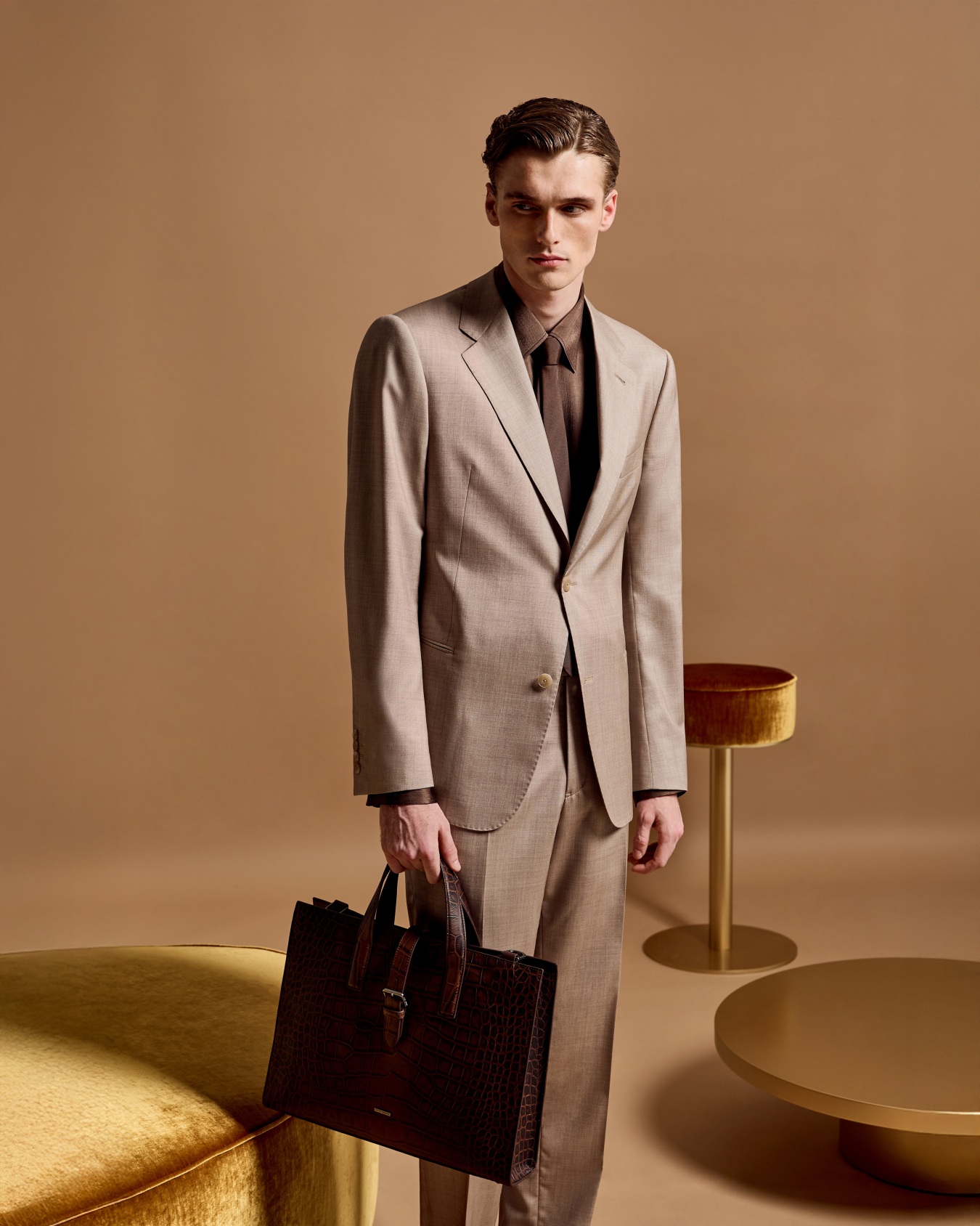 Solid-colour, pleated fabric shirt Slide 6
