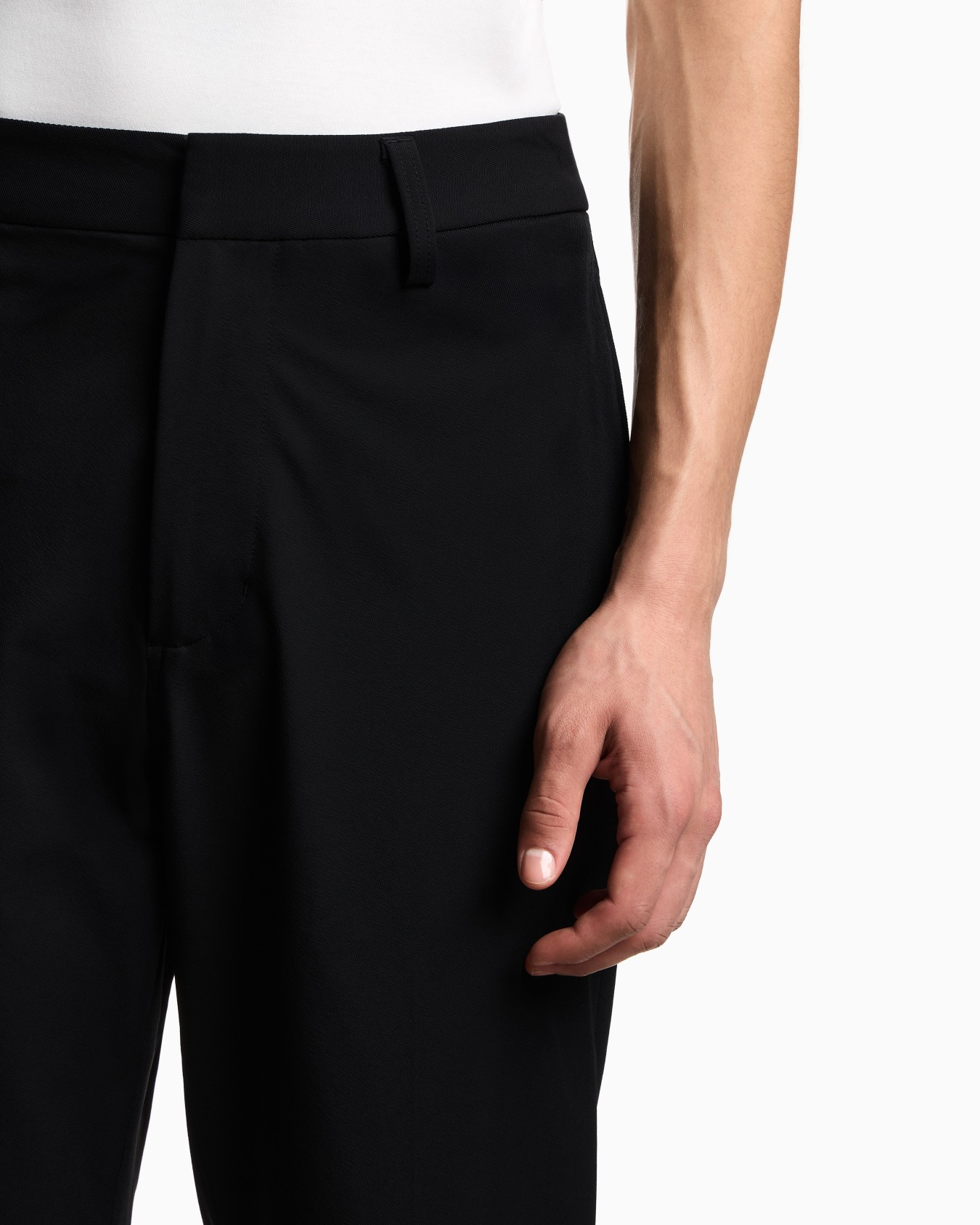 Pantaloni chino in twill stretch di nylon Slide 4
