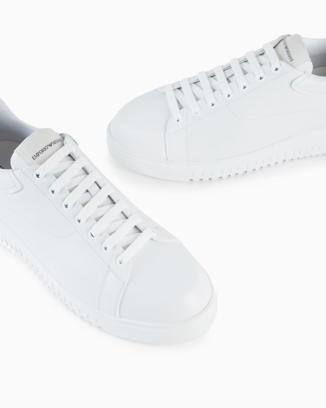Sneakers en cuir martelé avec semelle crantée Diapositive 4