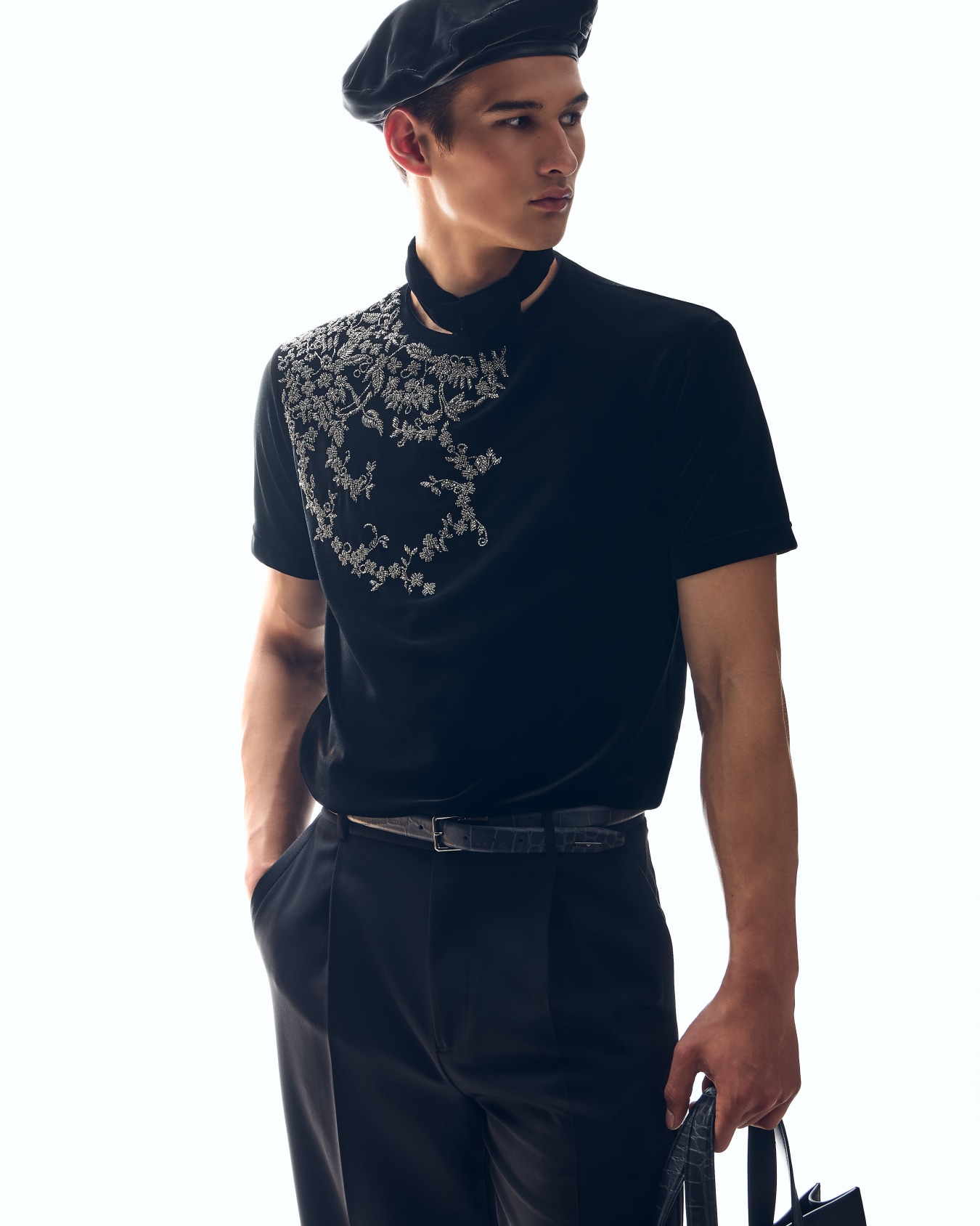 T-shirt en jersey de chenille avec broderie de perles Diapositive 5
