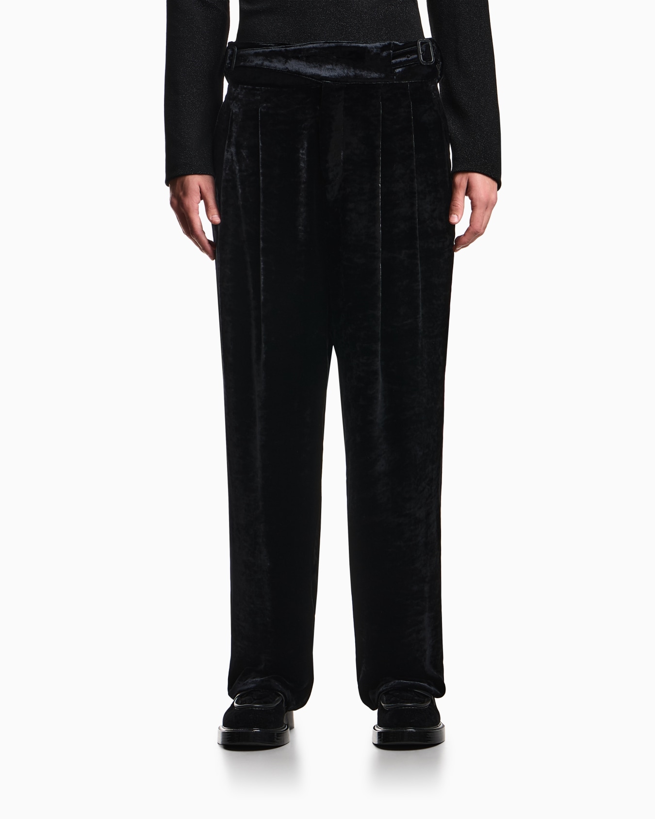 Dappled-effect velvet trousers with pleats Slide 3
