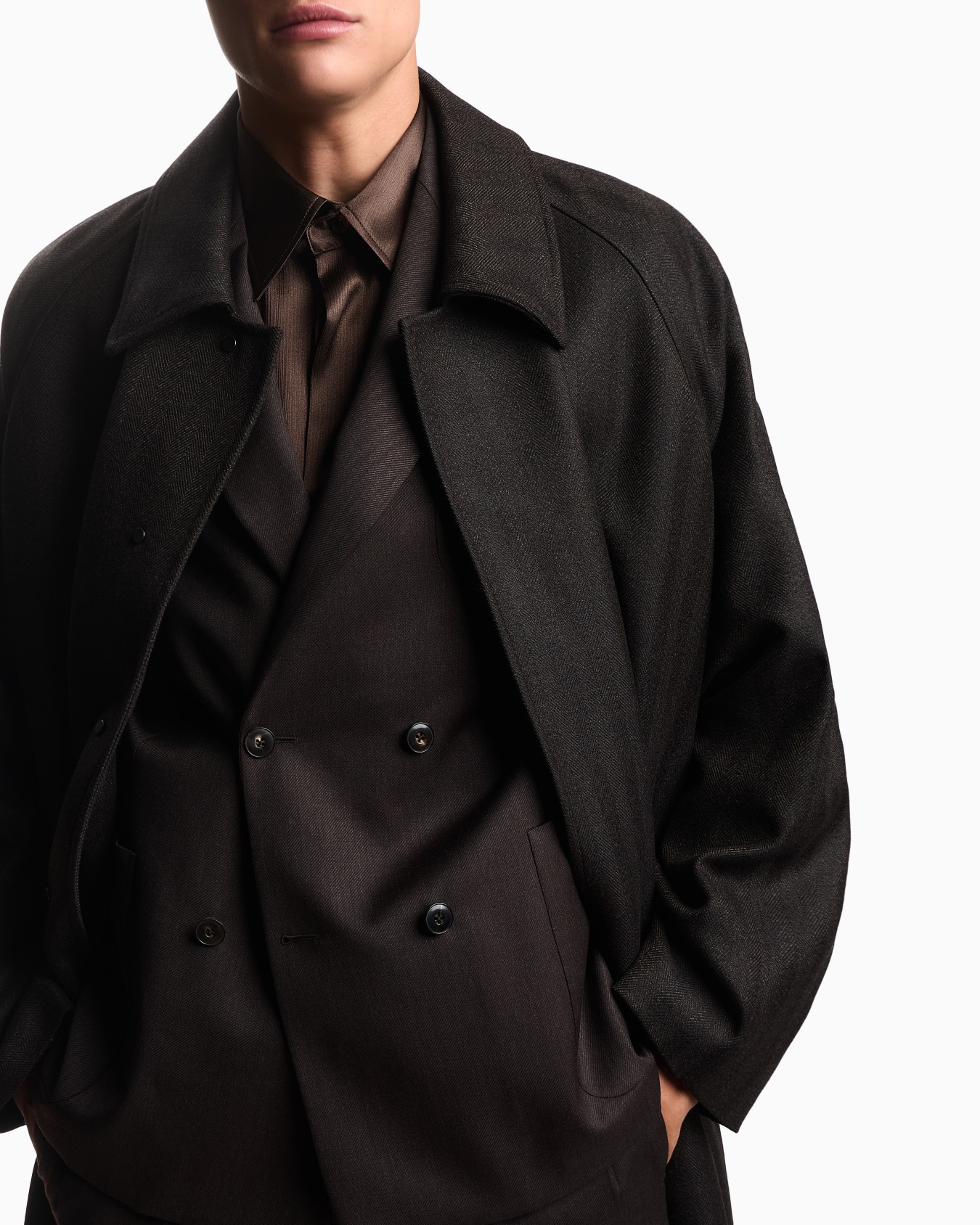 Compact wool coat with a chevron motif Slide 3
