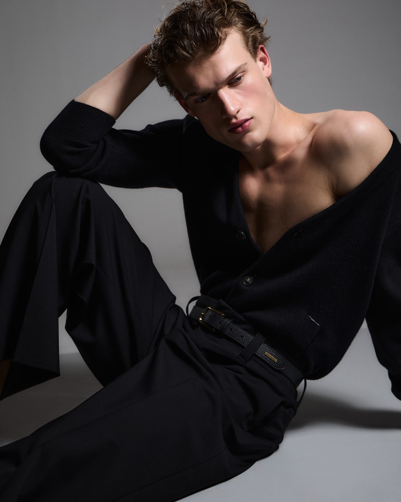 Bonded virgin-wool V-neck cardigan Slide 6