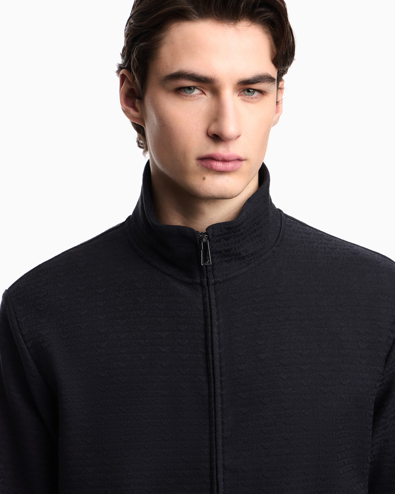 Sweatshirt mit durchgehendem Reißverschluss aus Interlock-Jersey aus einer Lyocell-Mischung mit Jacquard-Schriftzug Folie 4