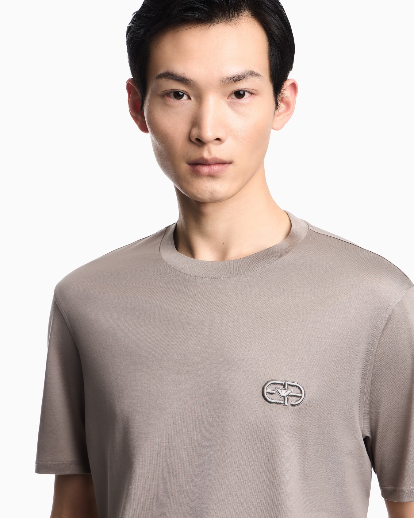 T-Shirt aus einer Jersey-Lyocell-Mischung mit EA-Logo-Stickerei Folie 4