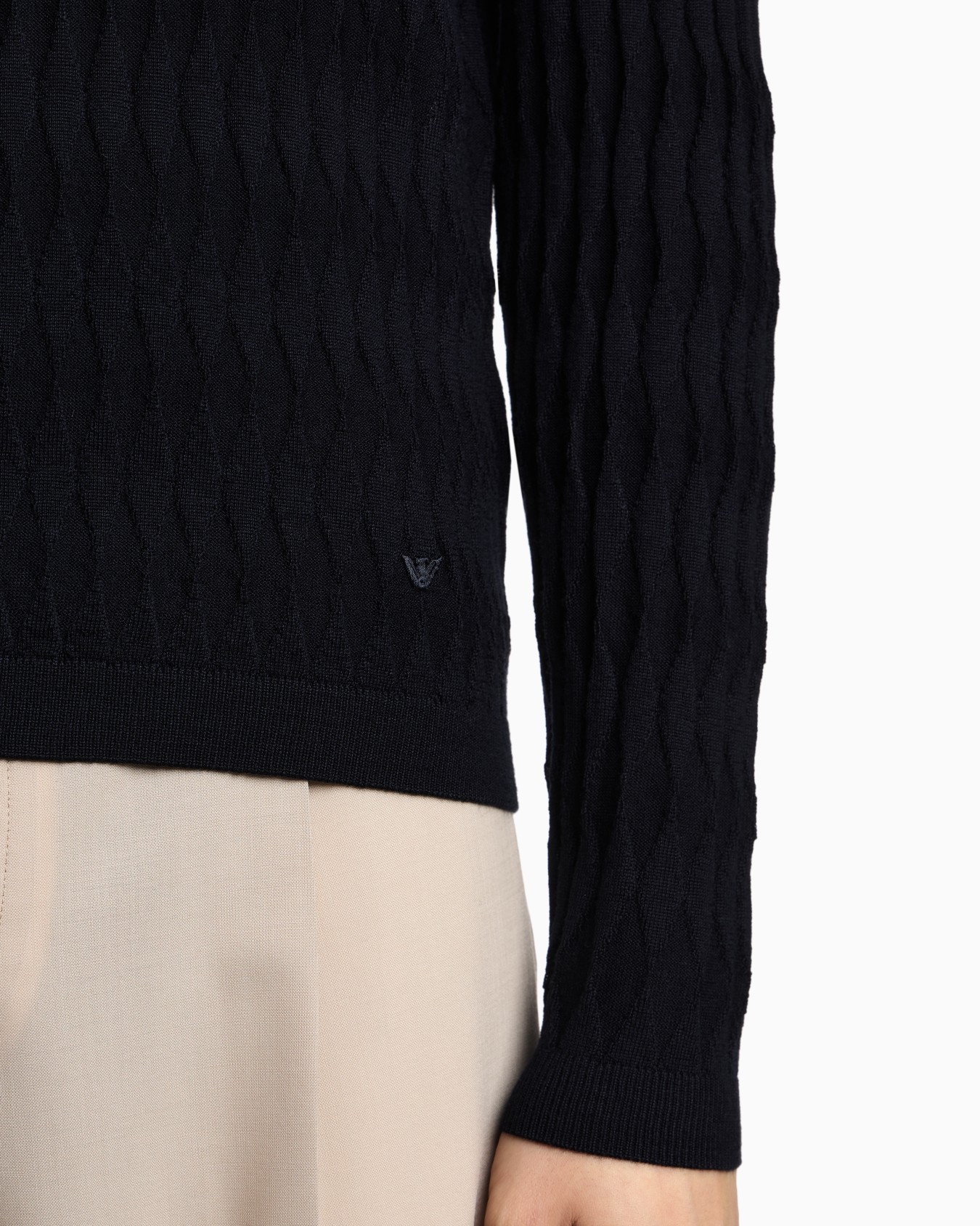 Textured virgin wool jumper Slide 4