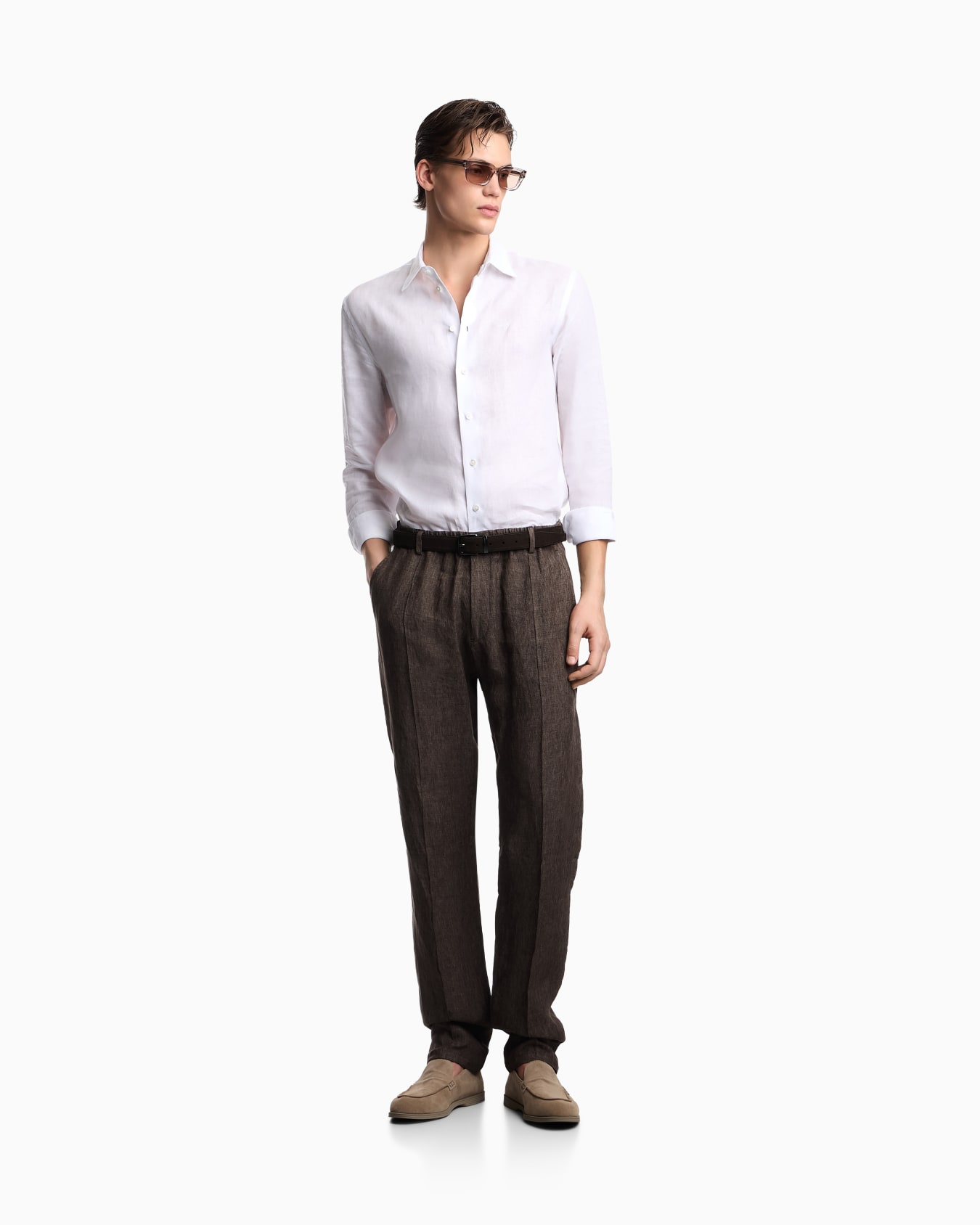 Trousers with pleats in washed linen with crepe hand Slide 1