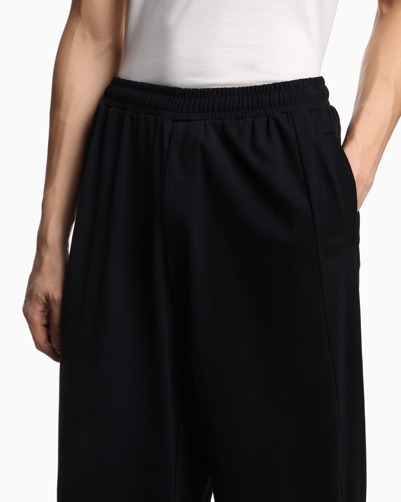 Jersey trousers with an elasticated waist Slide 4