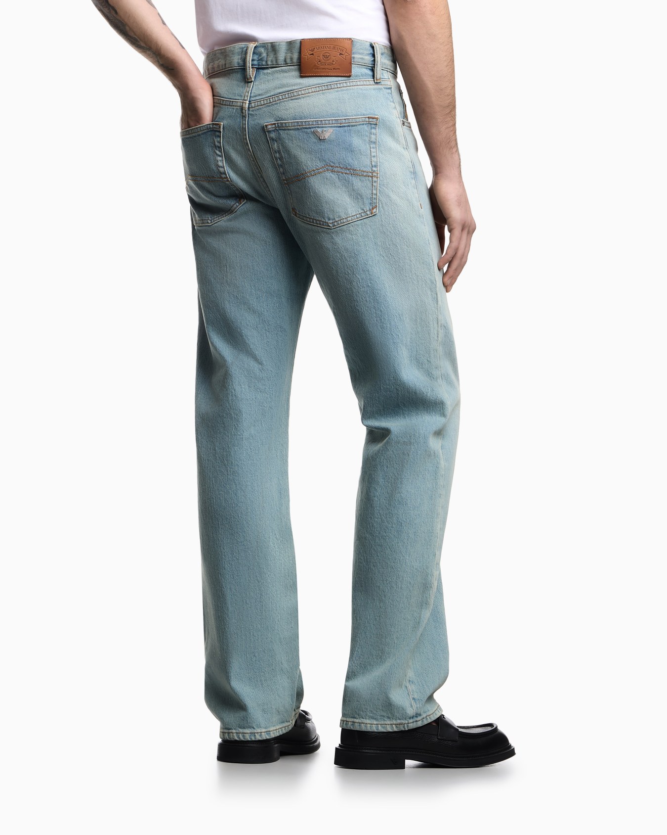 J70 loose-fit jeans in Armani Jeans denim Diapositiva 2