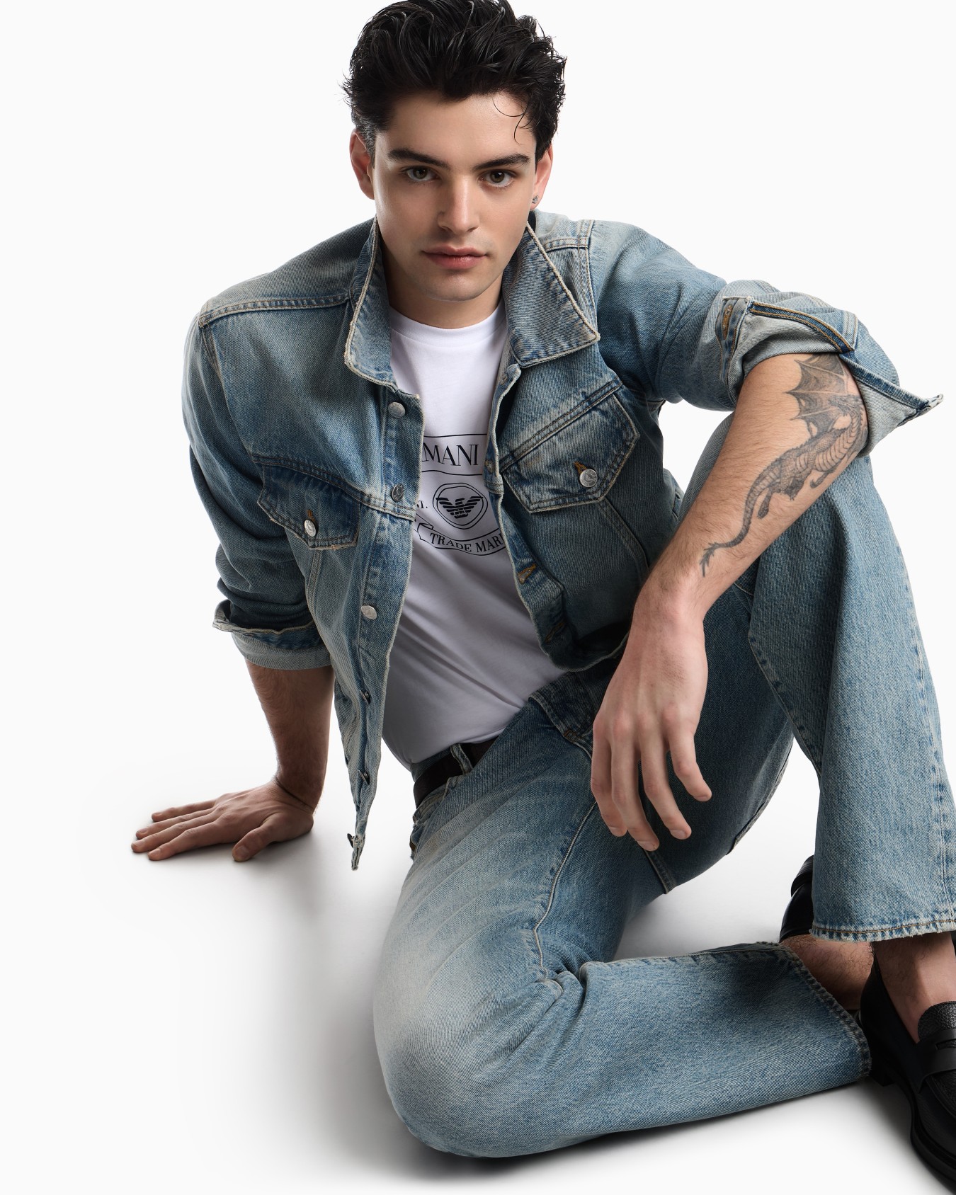 J70 loose-fit jeans in Armani Jeans denim Diapositiva 5