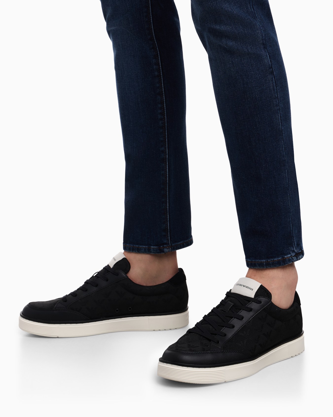 Jacquard sneakers with an all-over eagle Slide 6