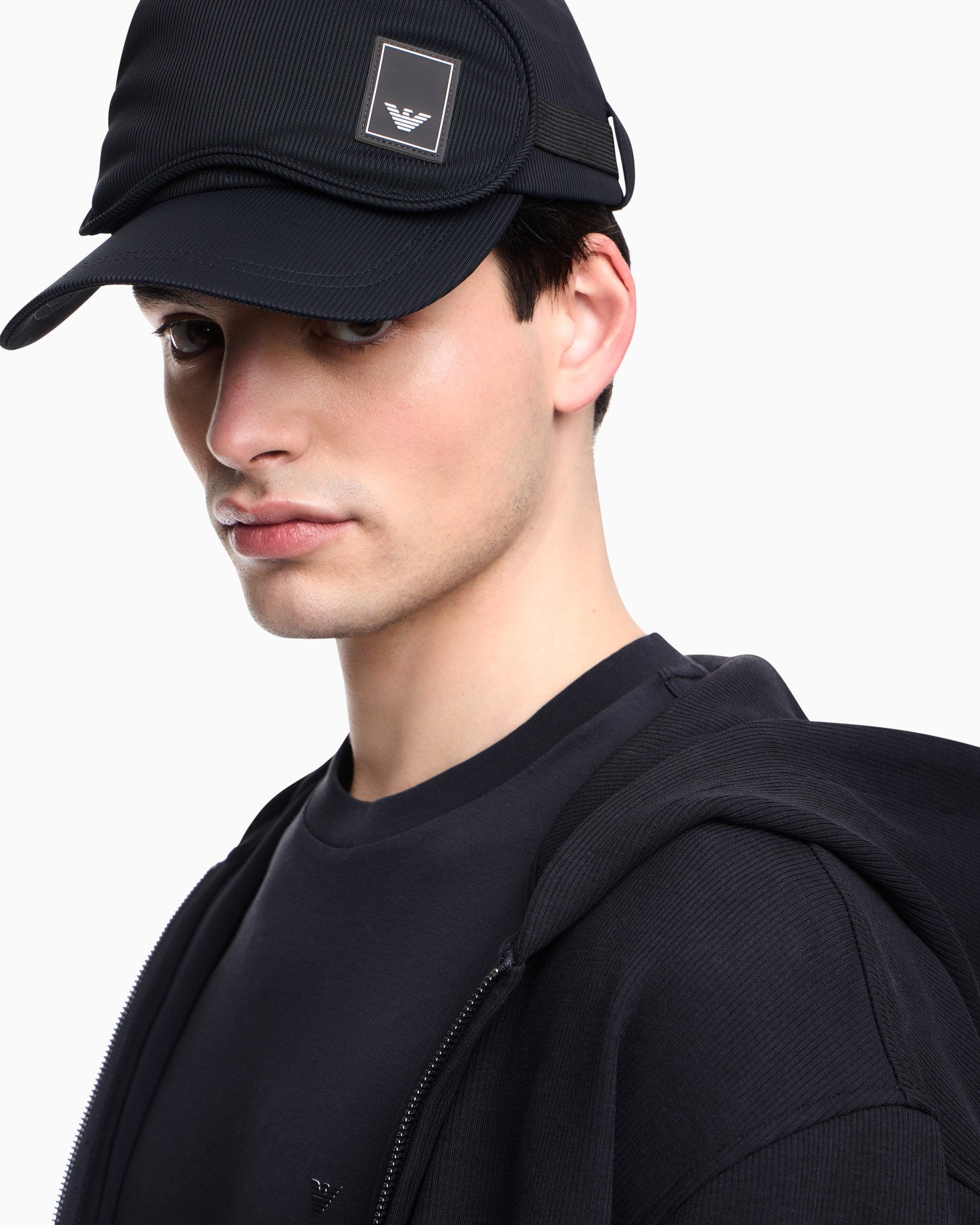 Travel Essentials baseball cap with sleep mask Slide 3