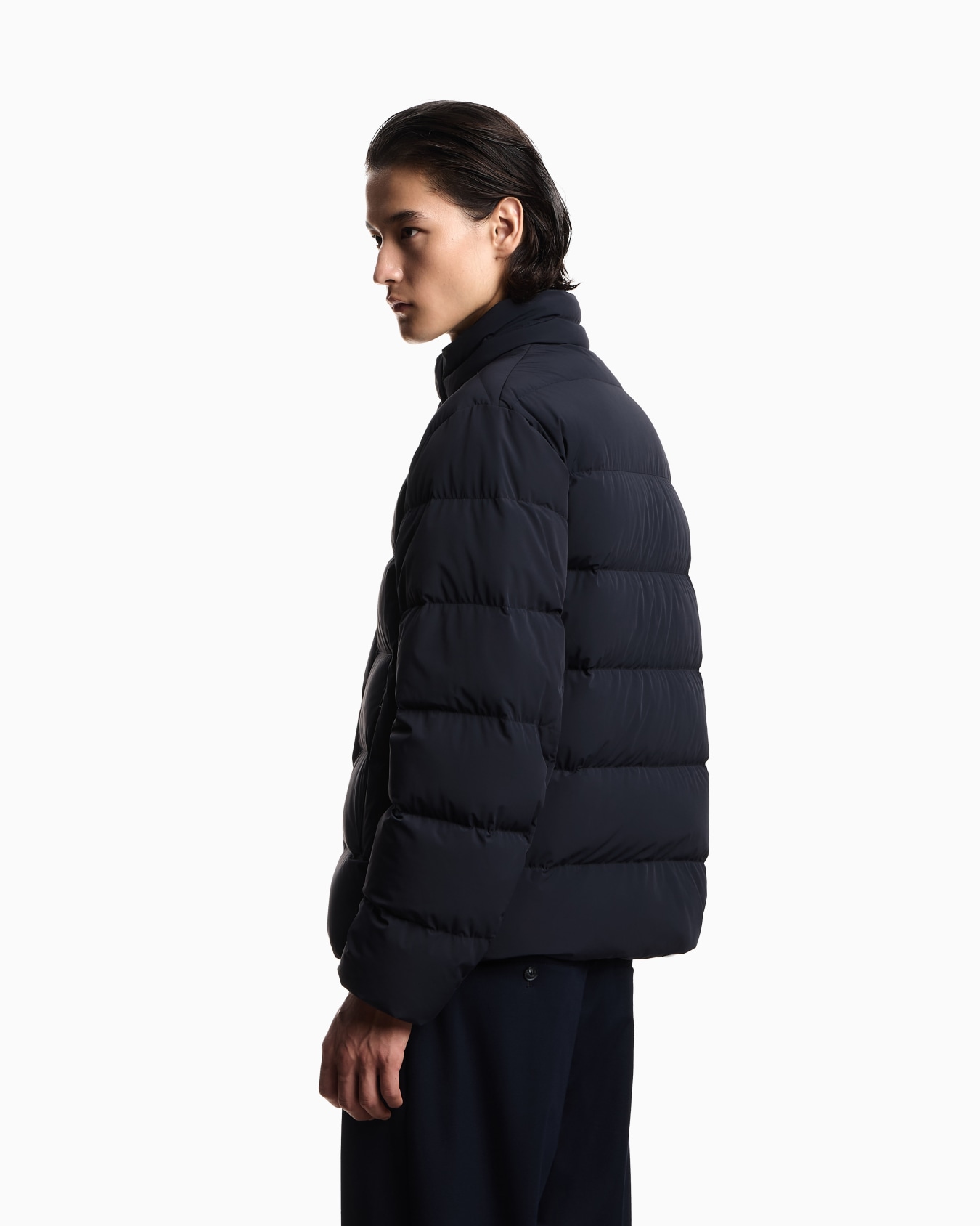 Water-repellent quilted nylon spandex down jacket  Slide 5