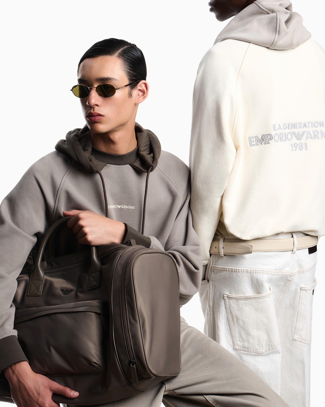 Oversized hoodie in frrech terry jersey with EA Generation embroidery スライドする 3