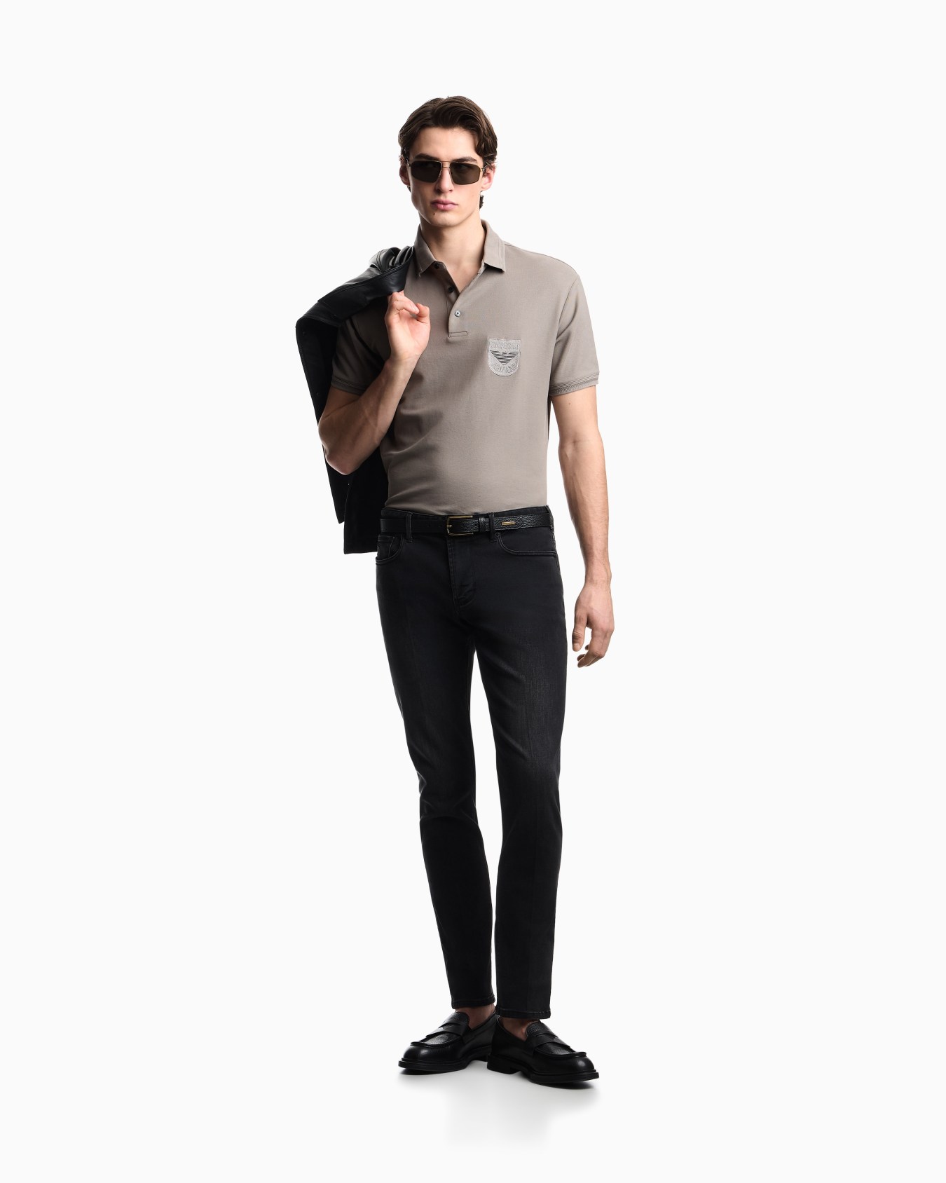 Polo de piqué con bordado de escudo Diapositiva 2